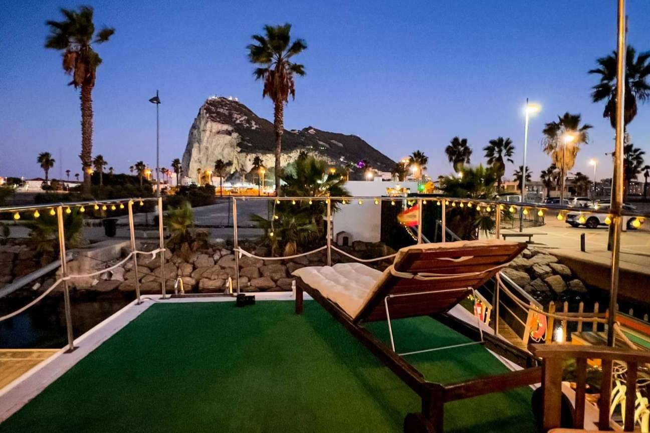 Visitar Andalucía y alojarse en casas flotantes en España