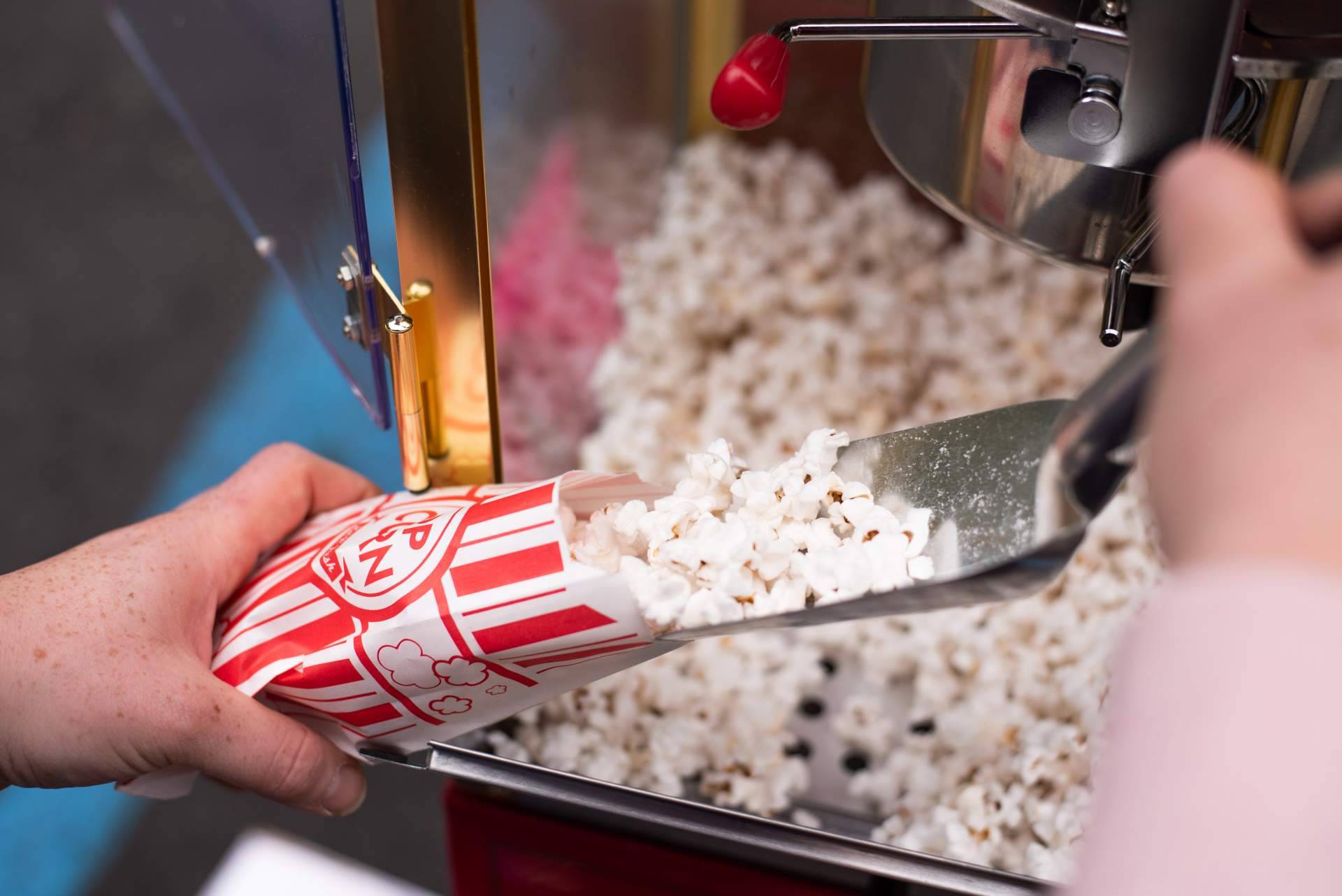 Tecnochufa brinda sus máquinas de palomitas y máquinas de algodón dulce