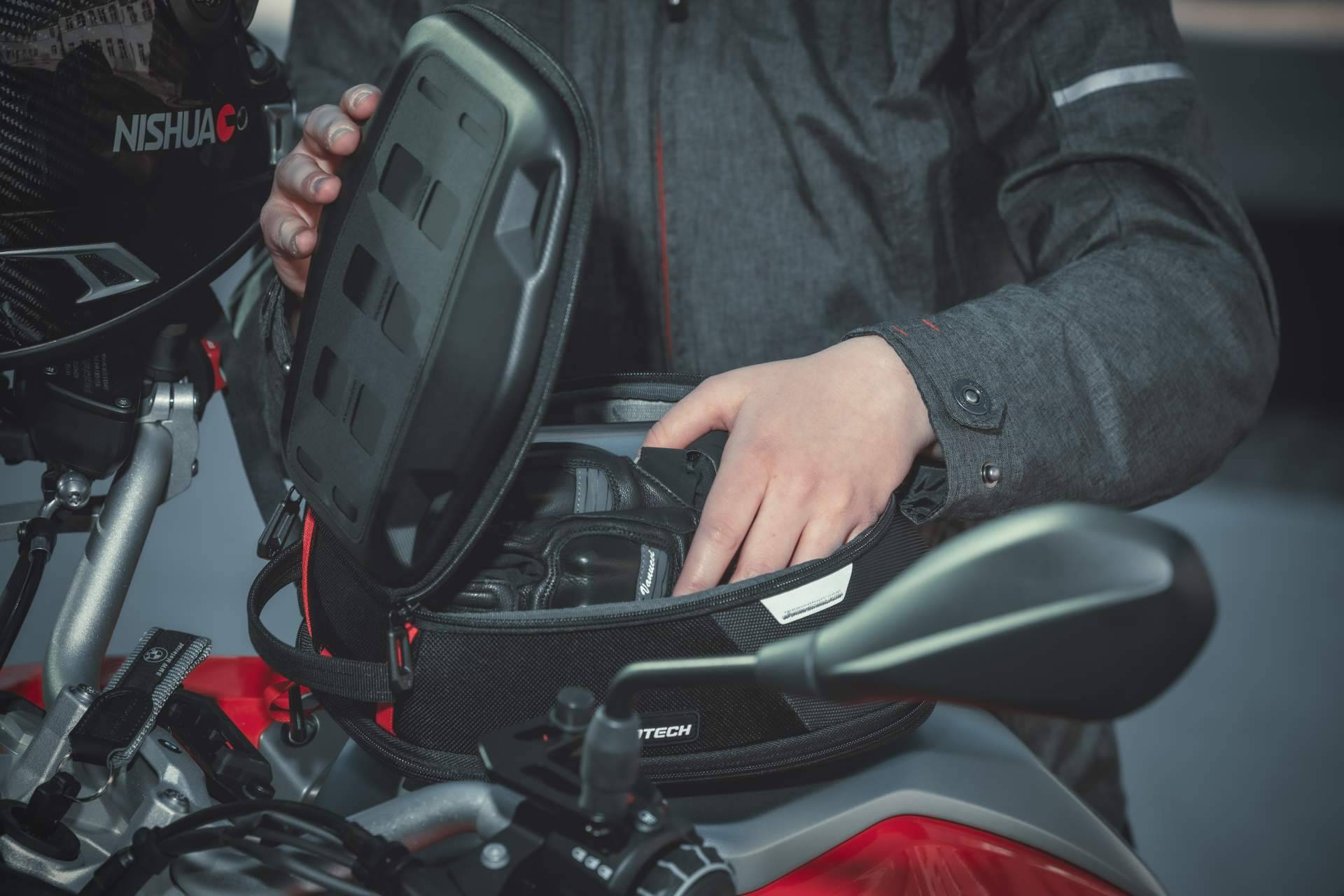 SW-MOTECH ofrece productos que permiten llevar equipaje en una moto de manera funcional y segura