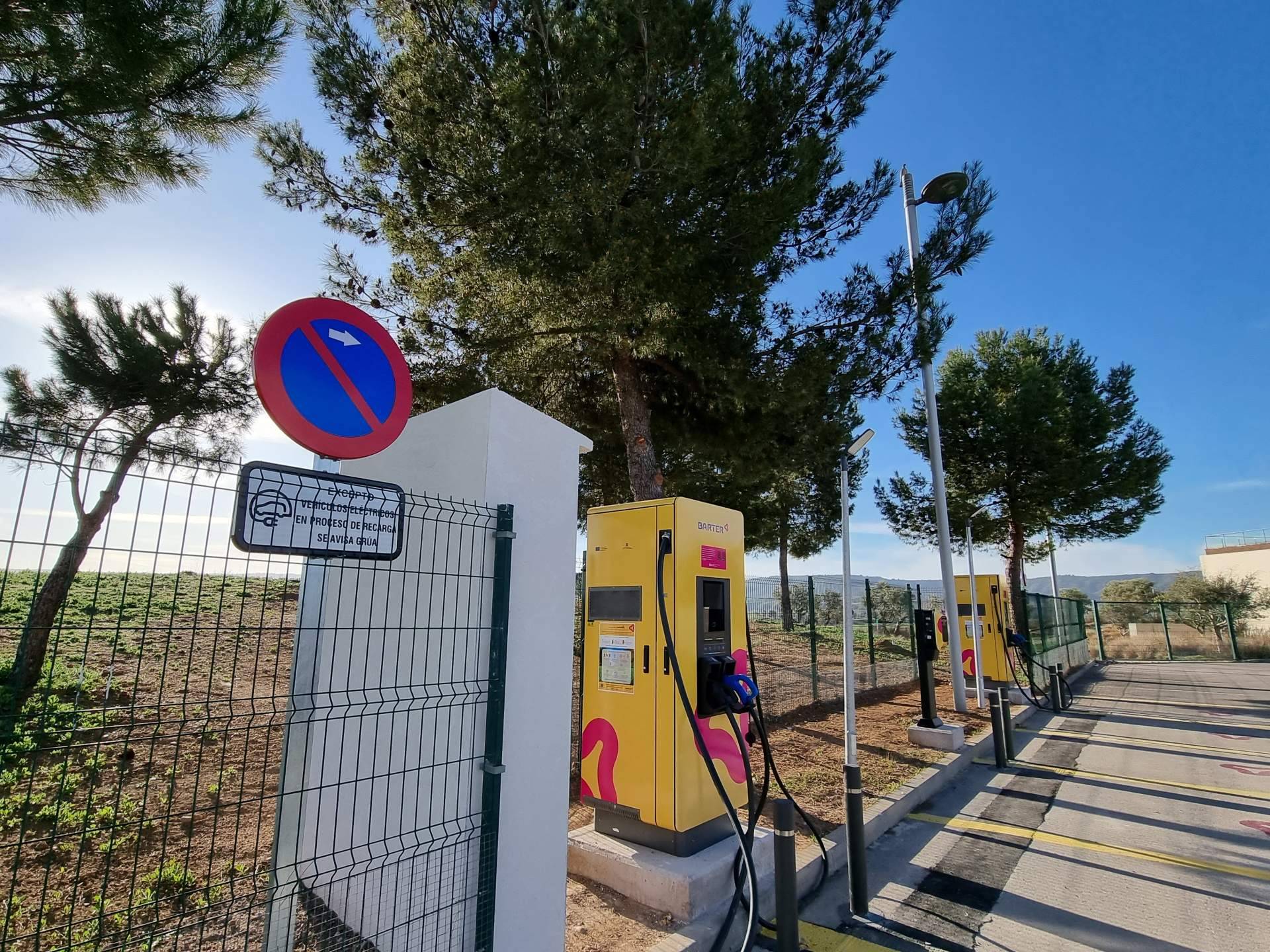 Joaquín Molpeceres anuncia nuevas estaciones de recarga rápida para vehículos eléctricos en el Encín Golf Hotel (Alcalá de Henares)