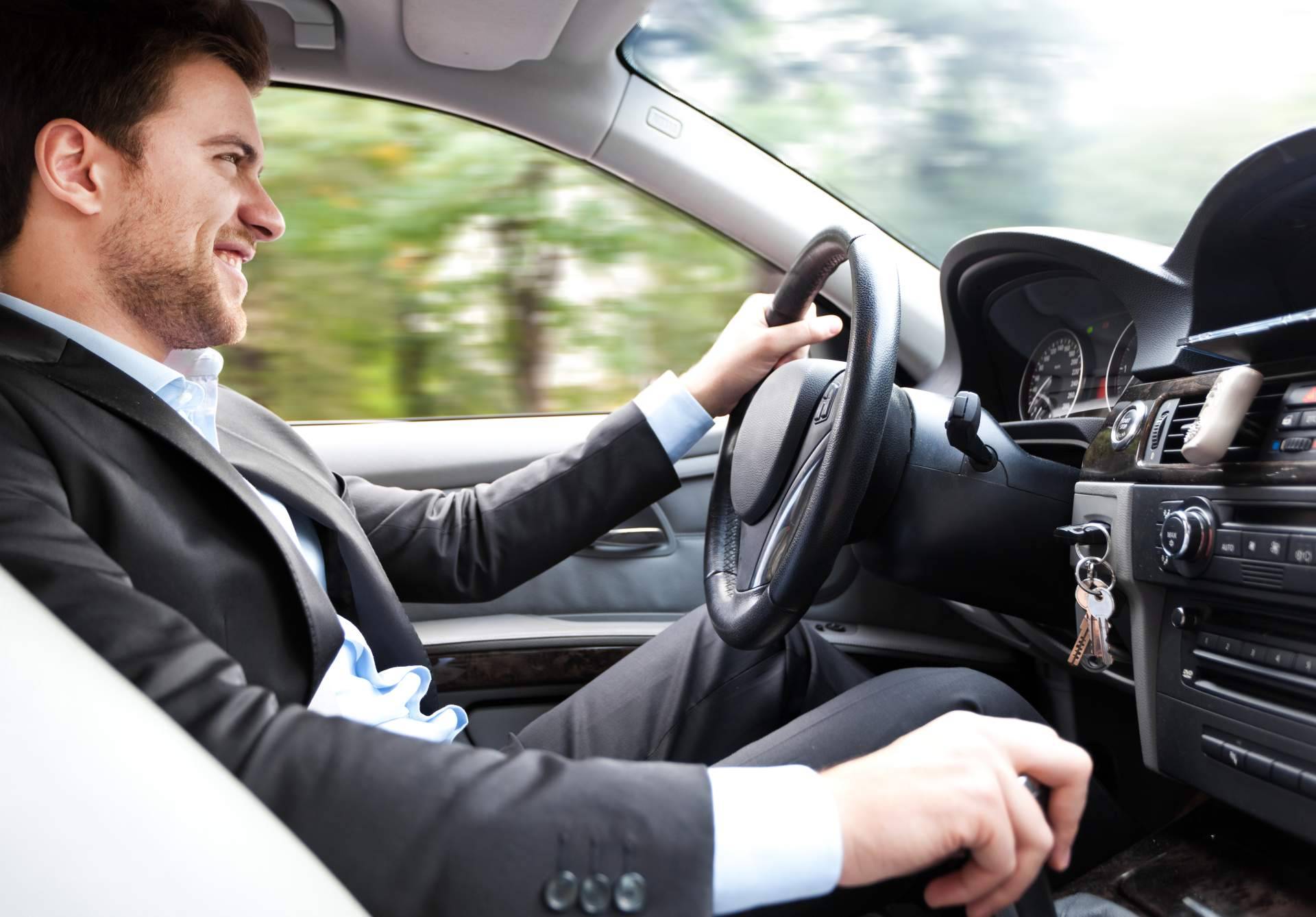 Renting de coche por 100 euros al mes en Pug Renting
