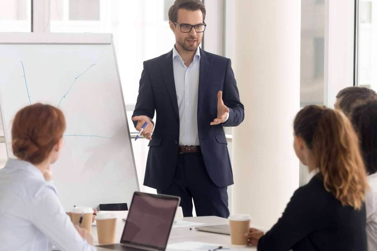 A&M Consultoría ofrece servicios de asesoramiento y consultoría empresarial
