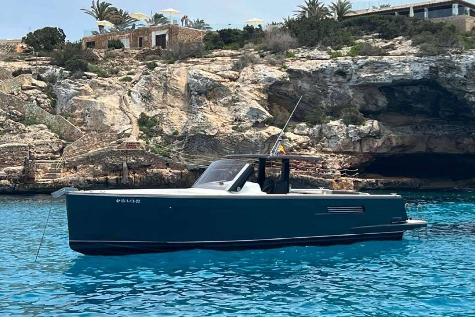 Navega por Ibiza brinda un servicios de alquiler yates en Ibiza