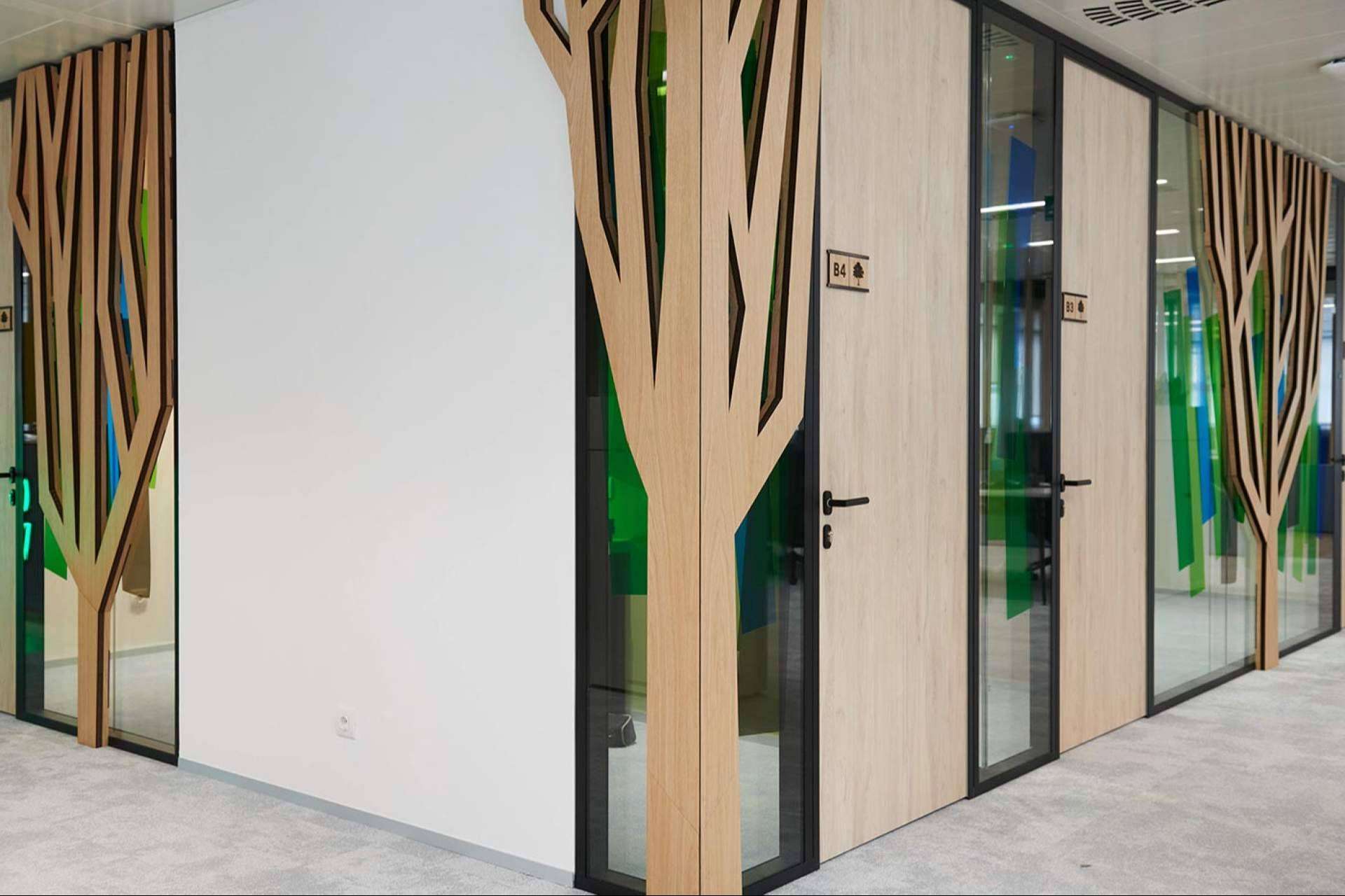 Interiorismo sostenible gracias a la innovadora línea de celosías personalizadas en cartón biodegradable de Mister Karton