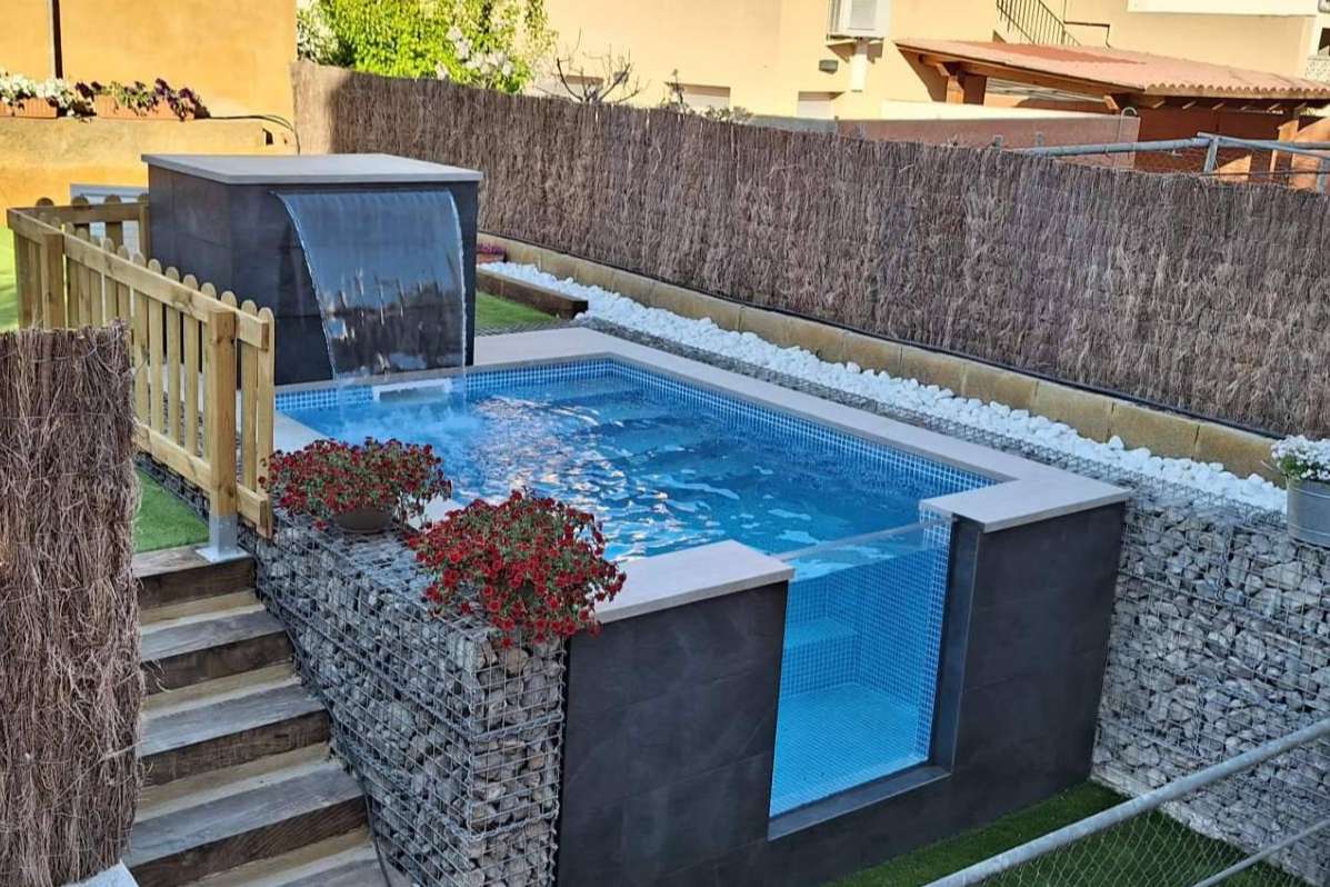 Esencial Pool ofrece construcción de piscina elevada en terraza, una opción muy estética