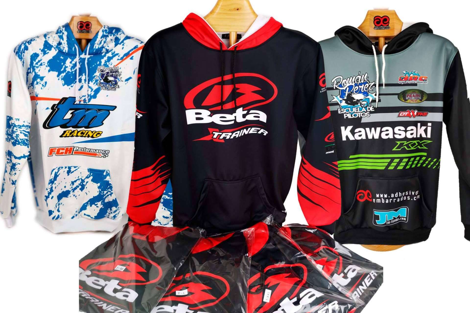 La tienda especializada en equipamiento personalizado de motocross y enduro, ADHESIVOSEMBARRADOS