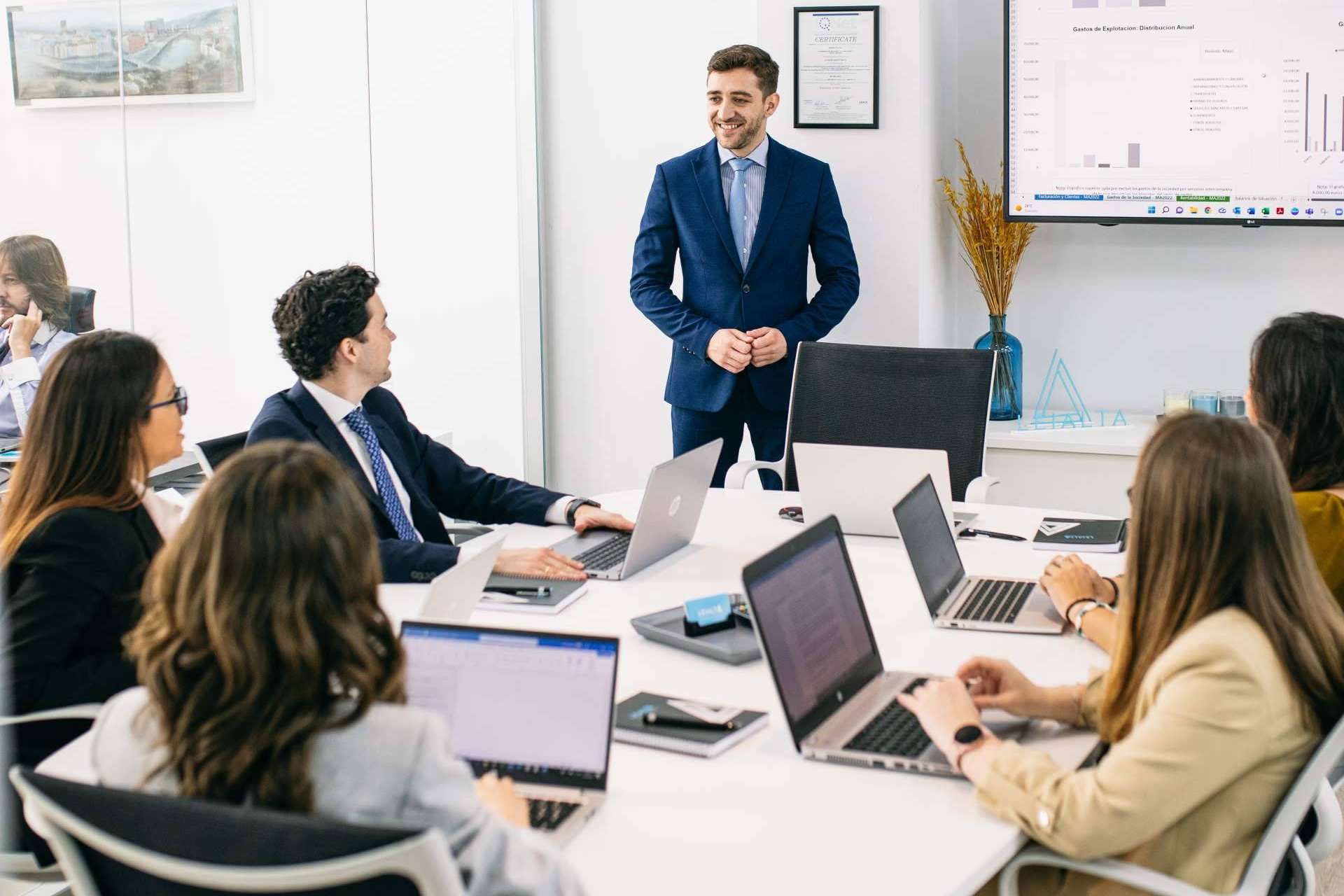 Una empresa especializada en soluciones empresariales y servicios de holding empresarial, LEIALTA