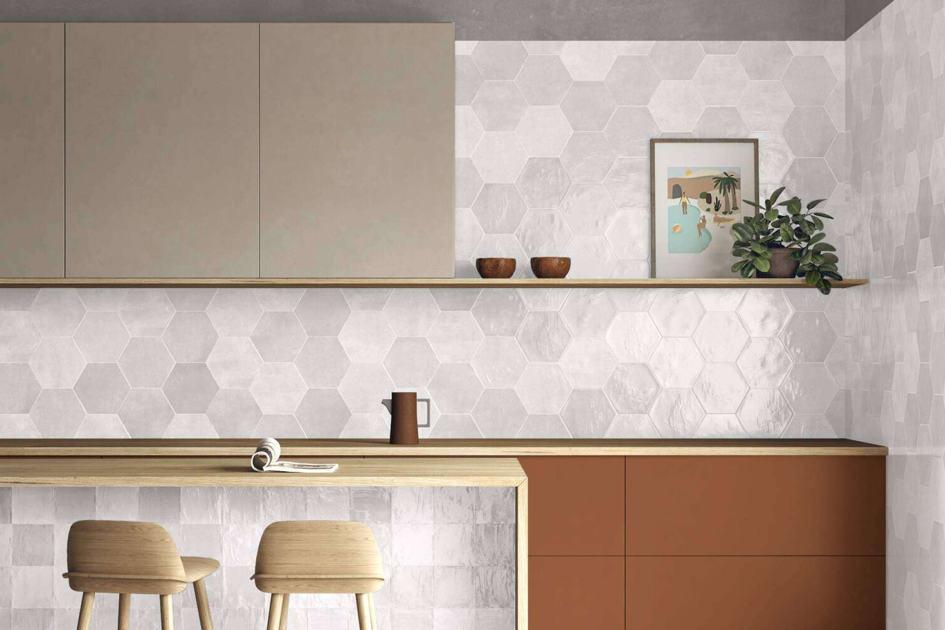 Una de las grandes tendencias en el mundo del interiorismo son los azulejos blancos para la cocina