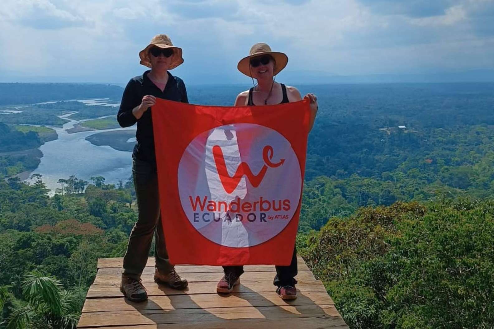 Recorrer Ecuador fácilmente con los hop-on hop-off bus de WanderBus