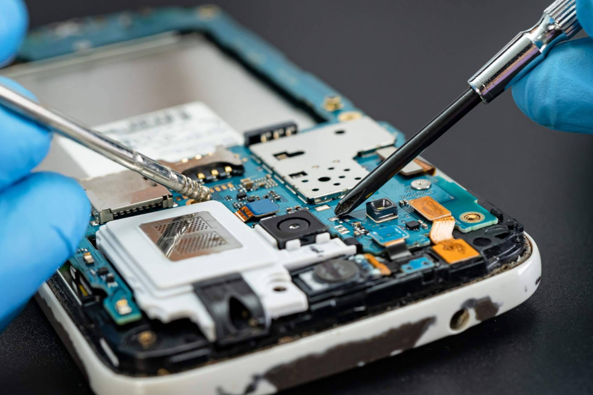 Doctor Móviles ofrece un servicio de reparaciones exprés de teléfonos móviles en su tienda física