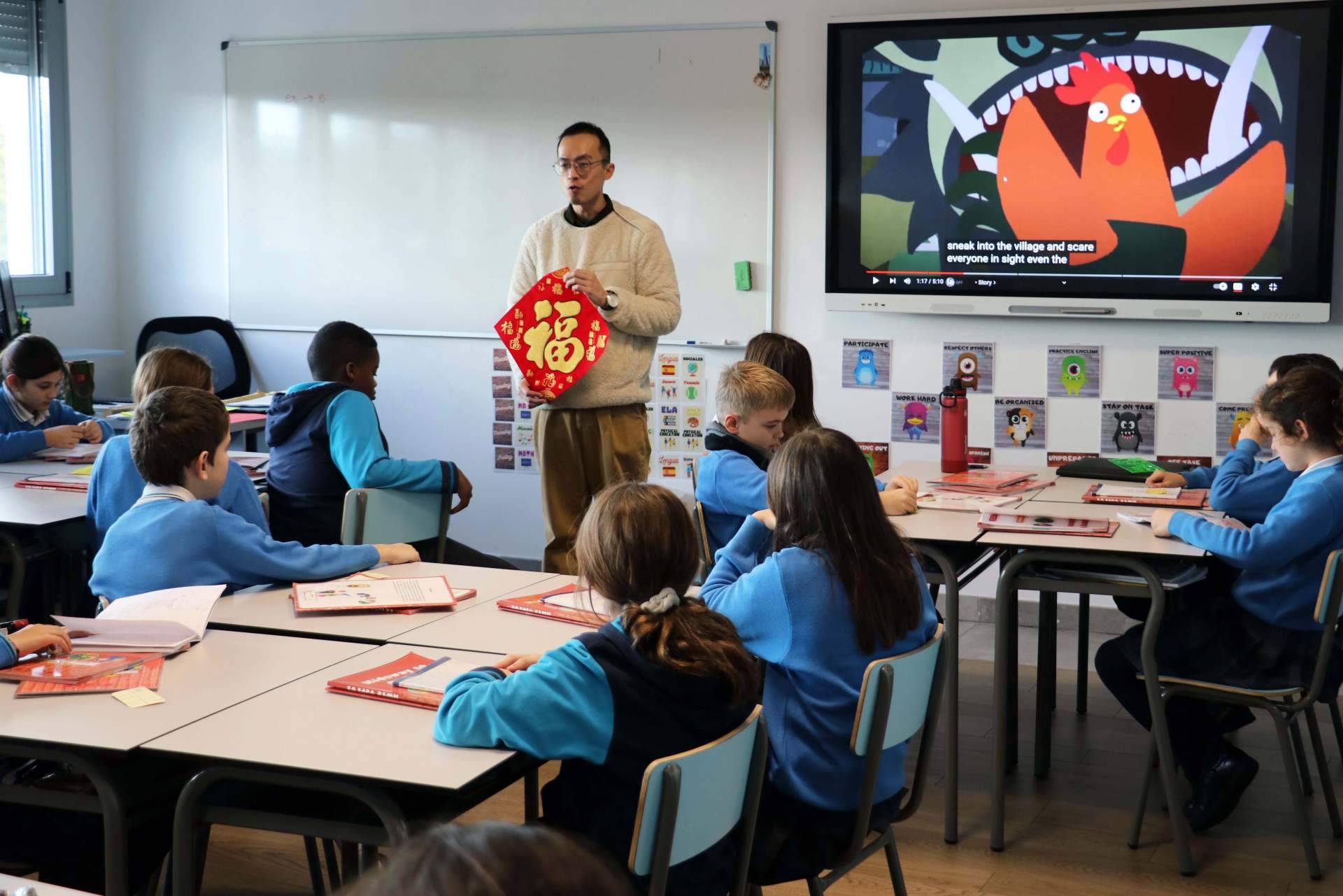 Casvi International American School sobre la importancia de aprender sobre diferentes culturas en el colegio para construir un mundo más unido