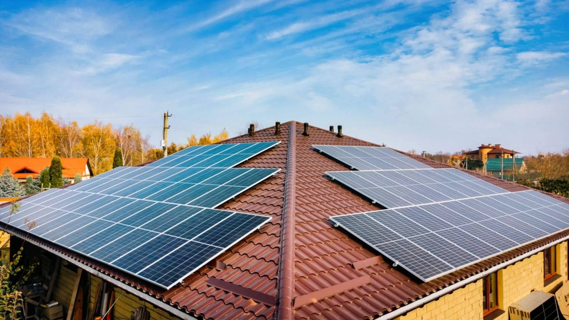Especialistas en instalación placas solares, de la mano de Acierta Eficiencia