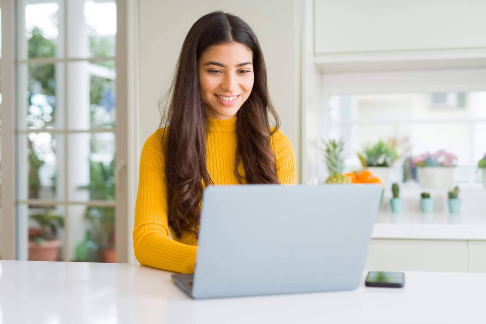 Apoyo Psicológico Online ofrece consejos sobre cómo lidiar con el estrés laboral de manera efectiva
