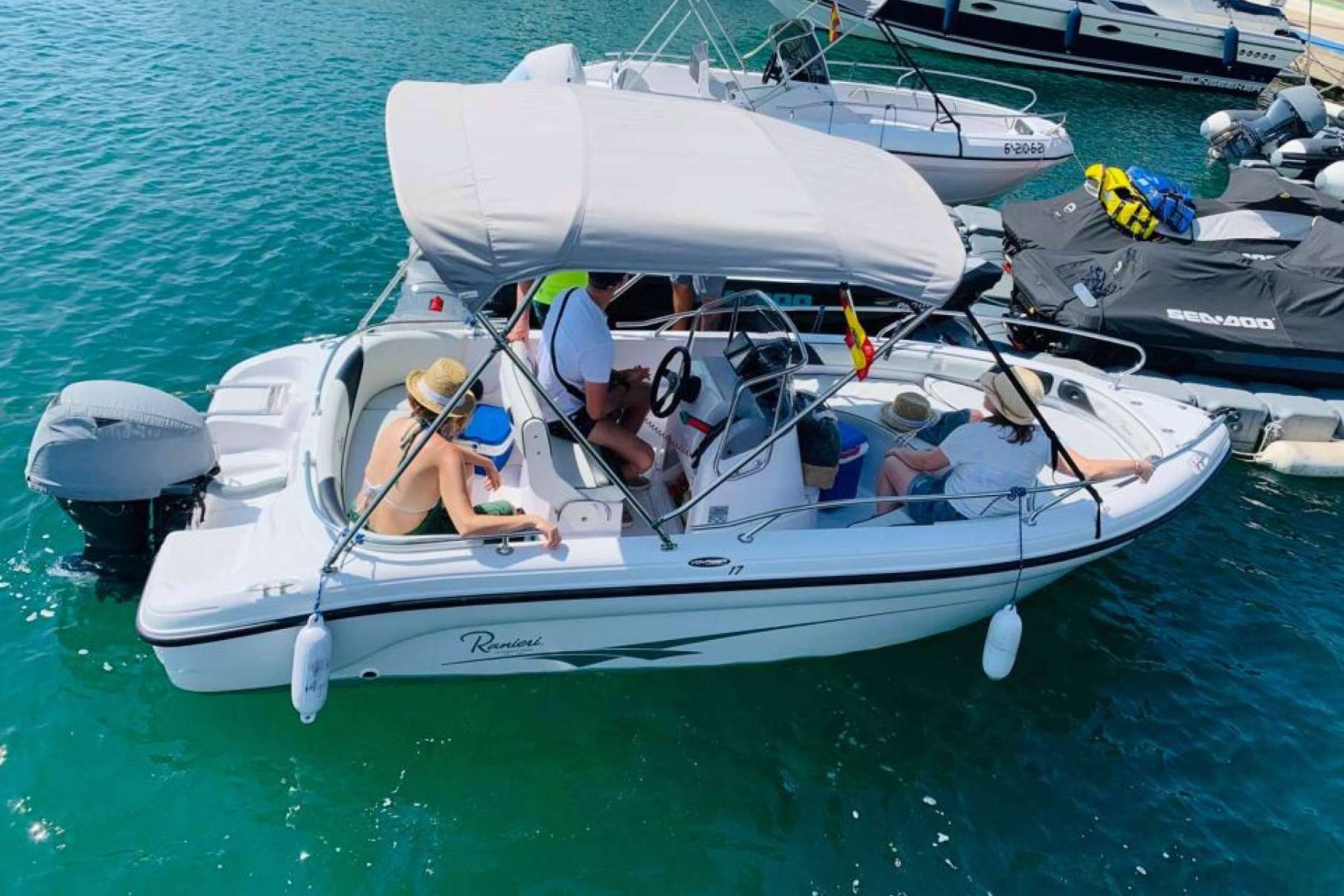 Alquiler barco sin licencia con Kalima Charter
