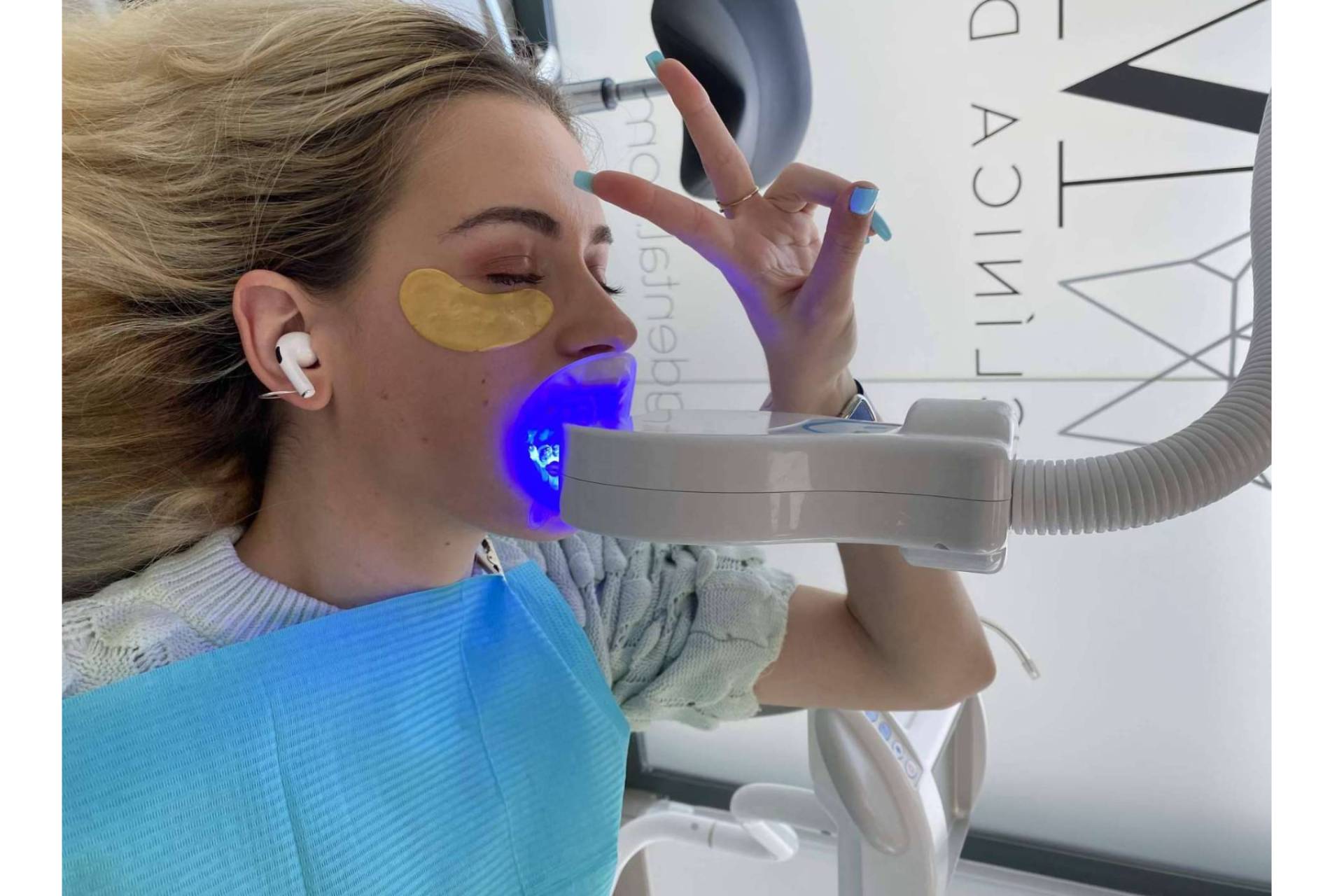Conseguir una sonrisa radiante en una sesión con el blanqueamiento dental LED en Clínica MG Dental