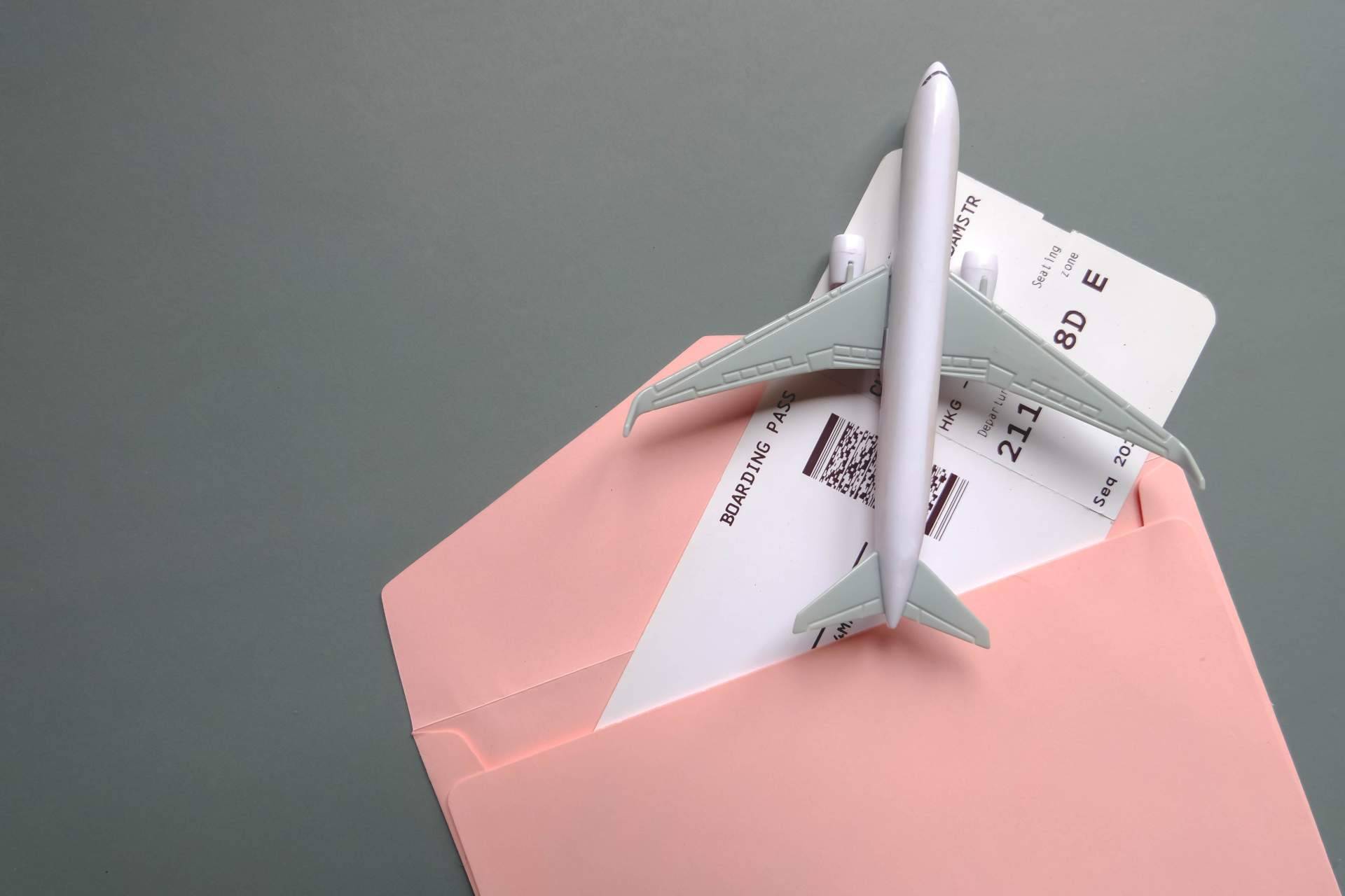Una excelente estrategia de marketing para captar y fidelizar clientes es regalar vuelos