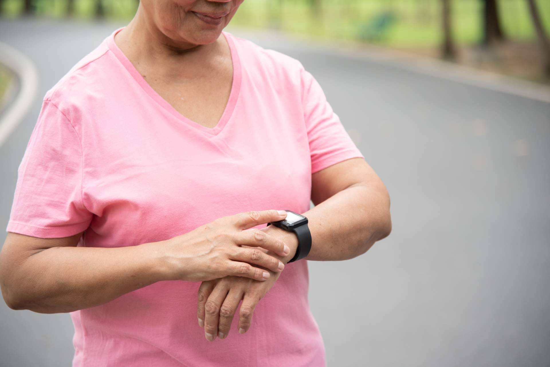Relojes GPS con llamada SOS y detección de caídas de la empresa Tracmi