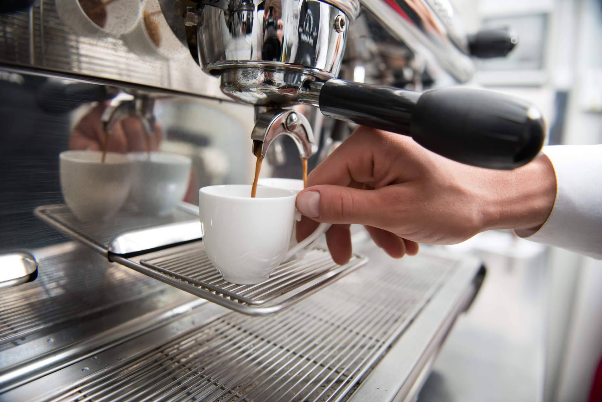 Los distintos modelos de cafeteras industriales, por Auxihostelería