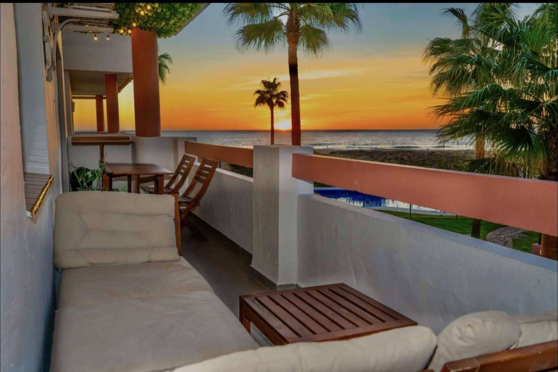 Conocer uno de los mejores sitios para alojarse en Zahara de los Atunes, Apartasuites Royal Zahara