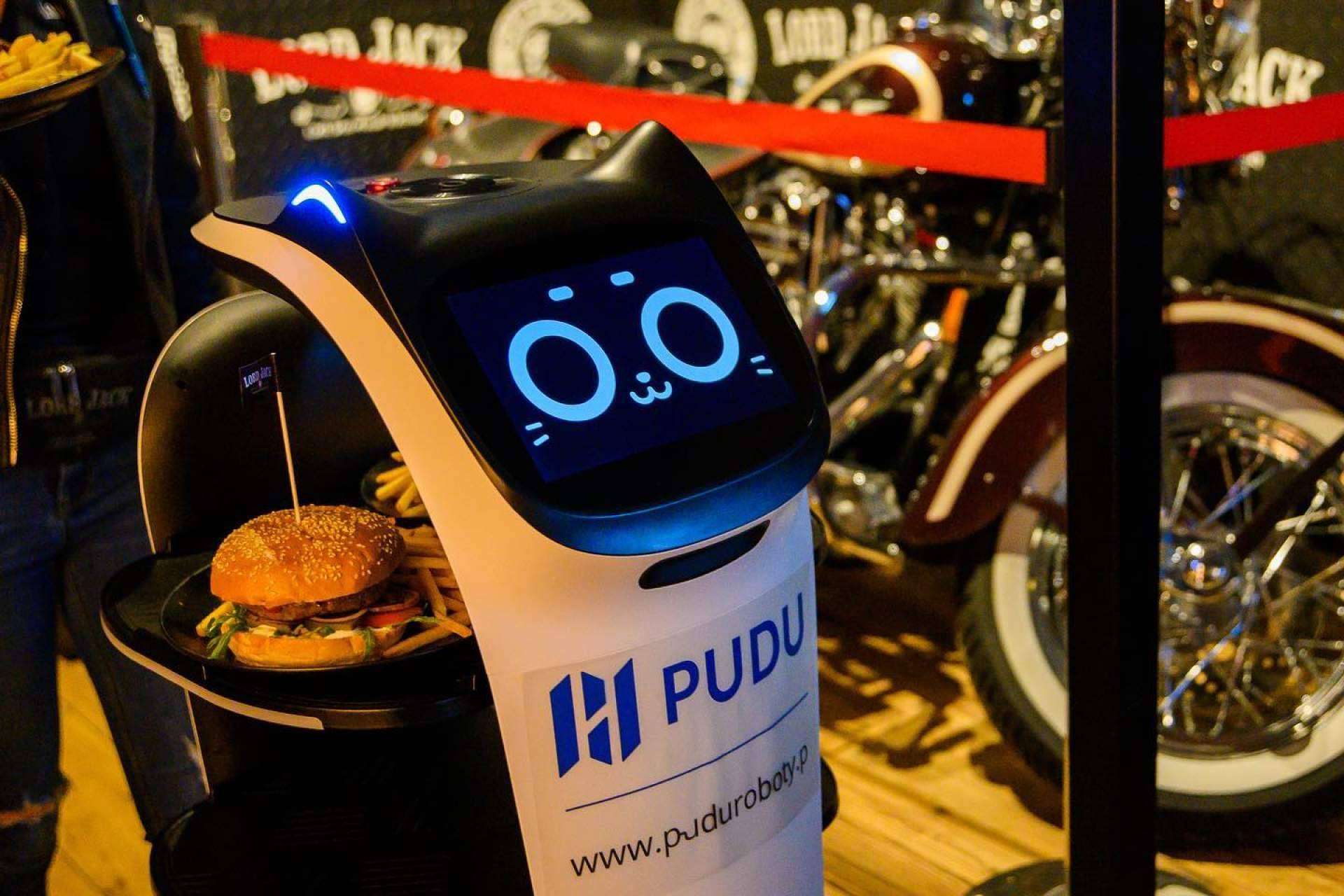 Rentabilidad y eficiencia con el robot camarero para restaurantes