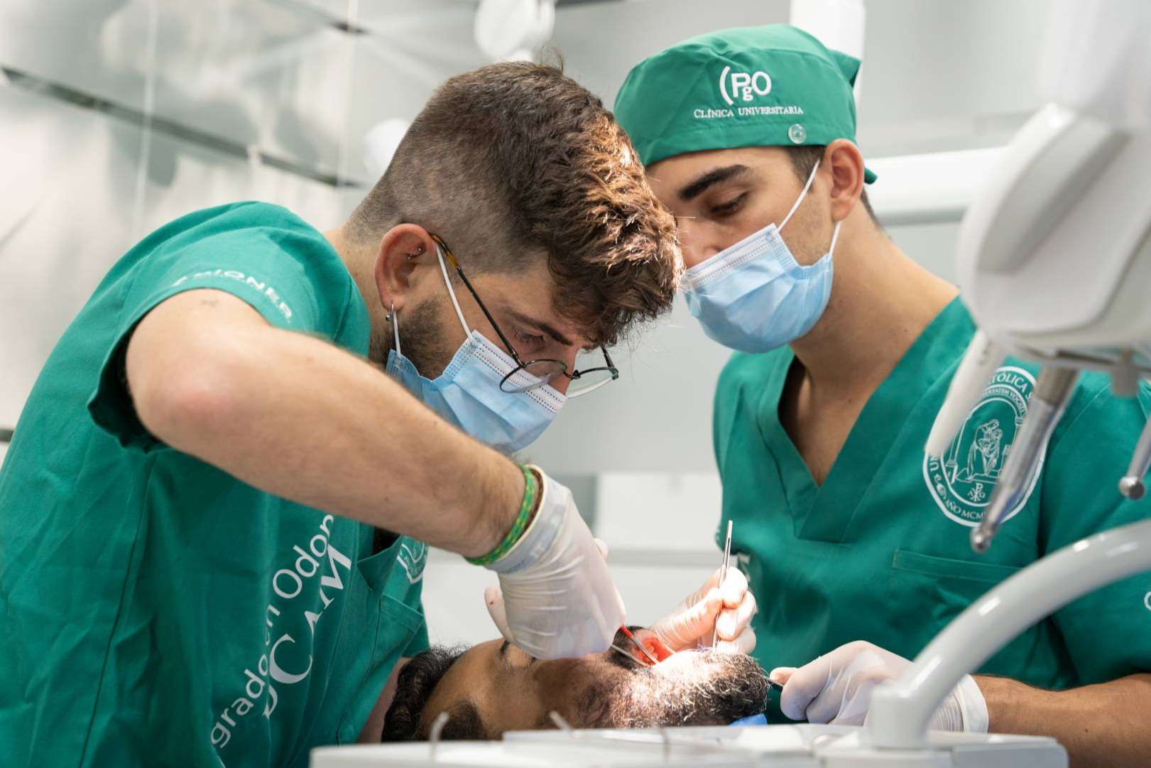 Razones por las cuales estudiar un postgrado en odontología