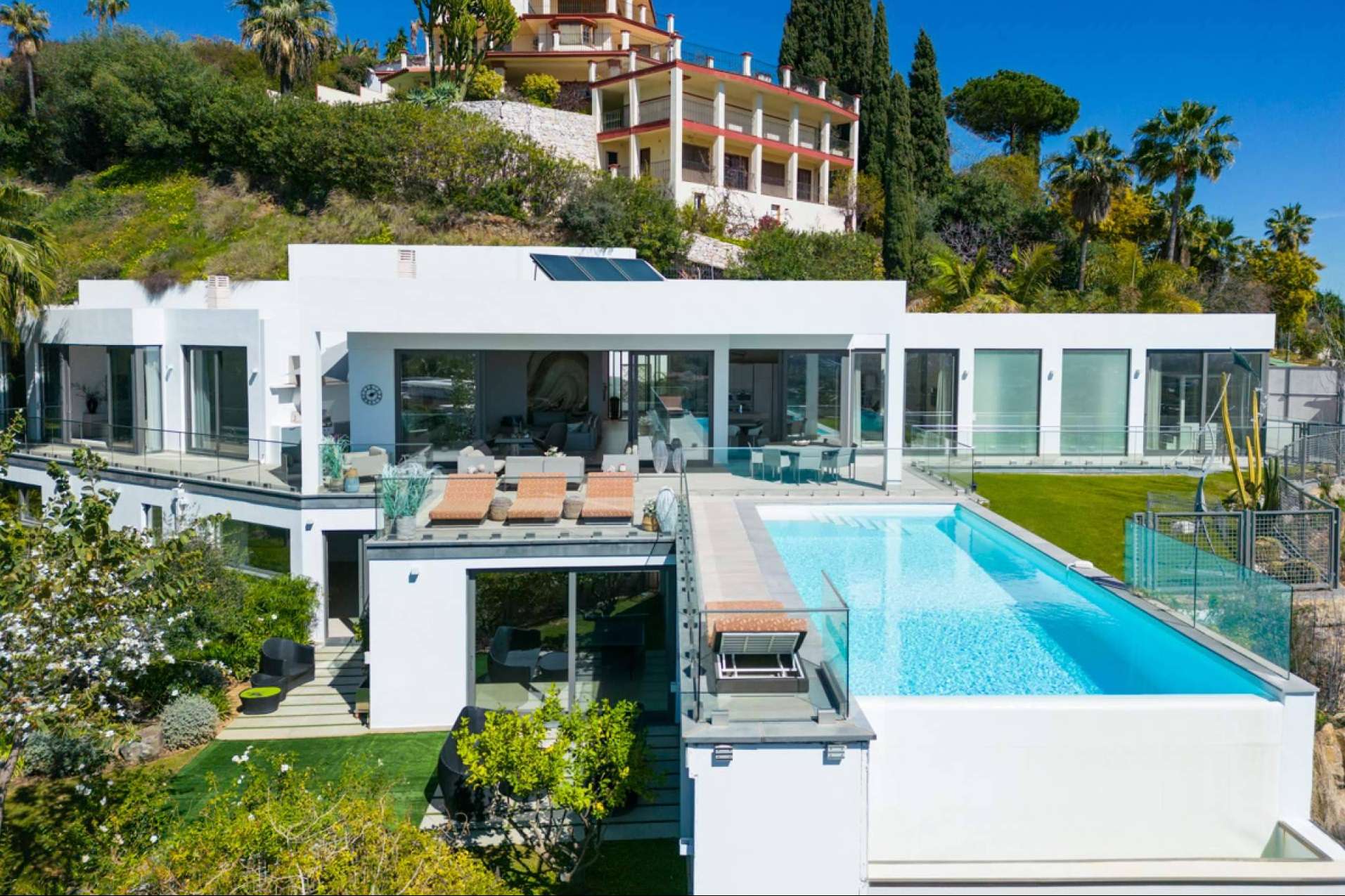 Zeuthen & Company dispone de un catálogo de luxury villas en Marbella