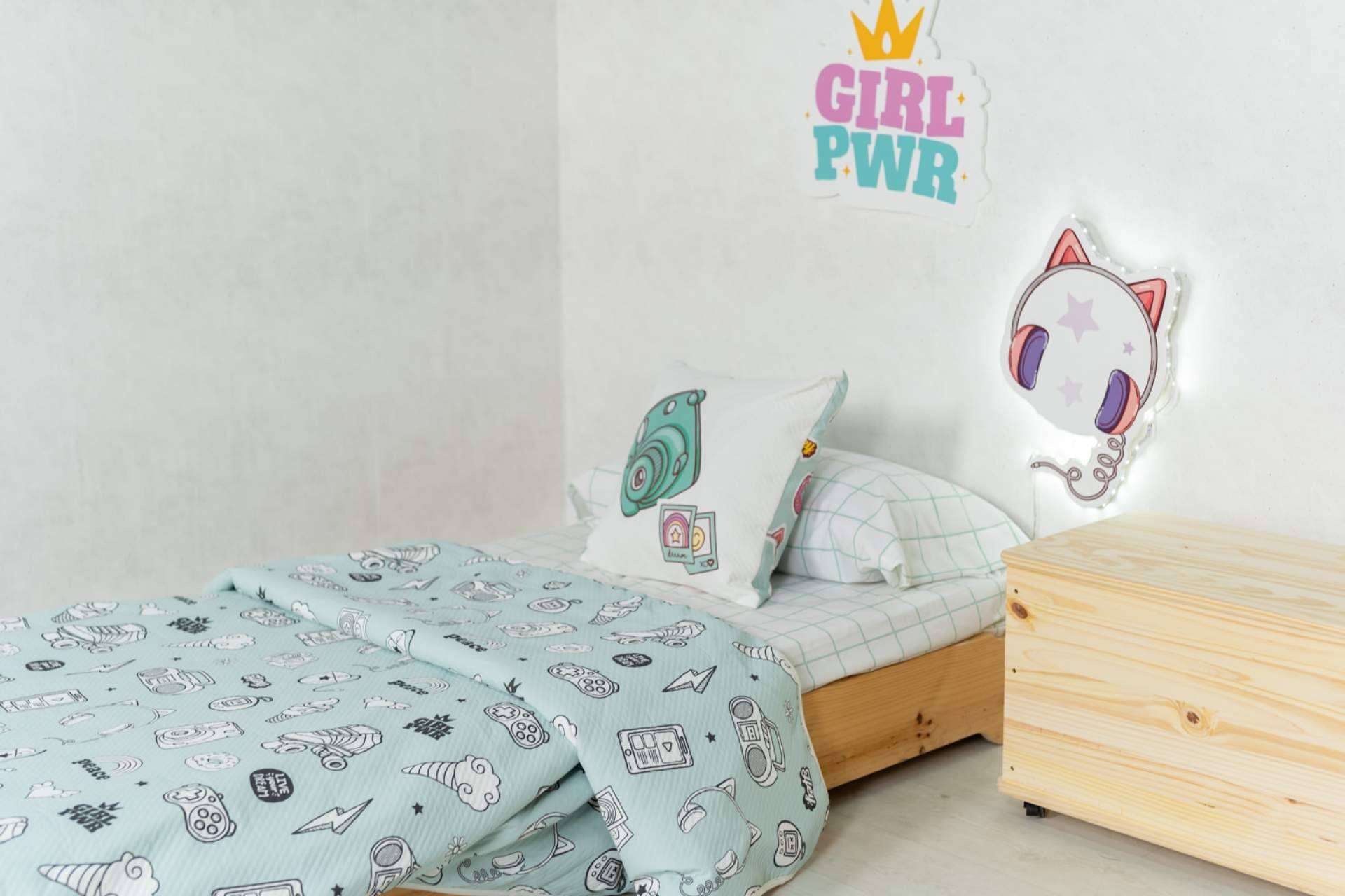 Una empresa alicantina lanza una colección de textiles y decoración que empodera a las niñas