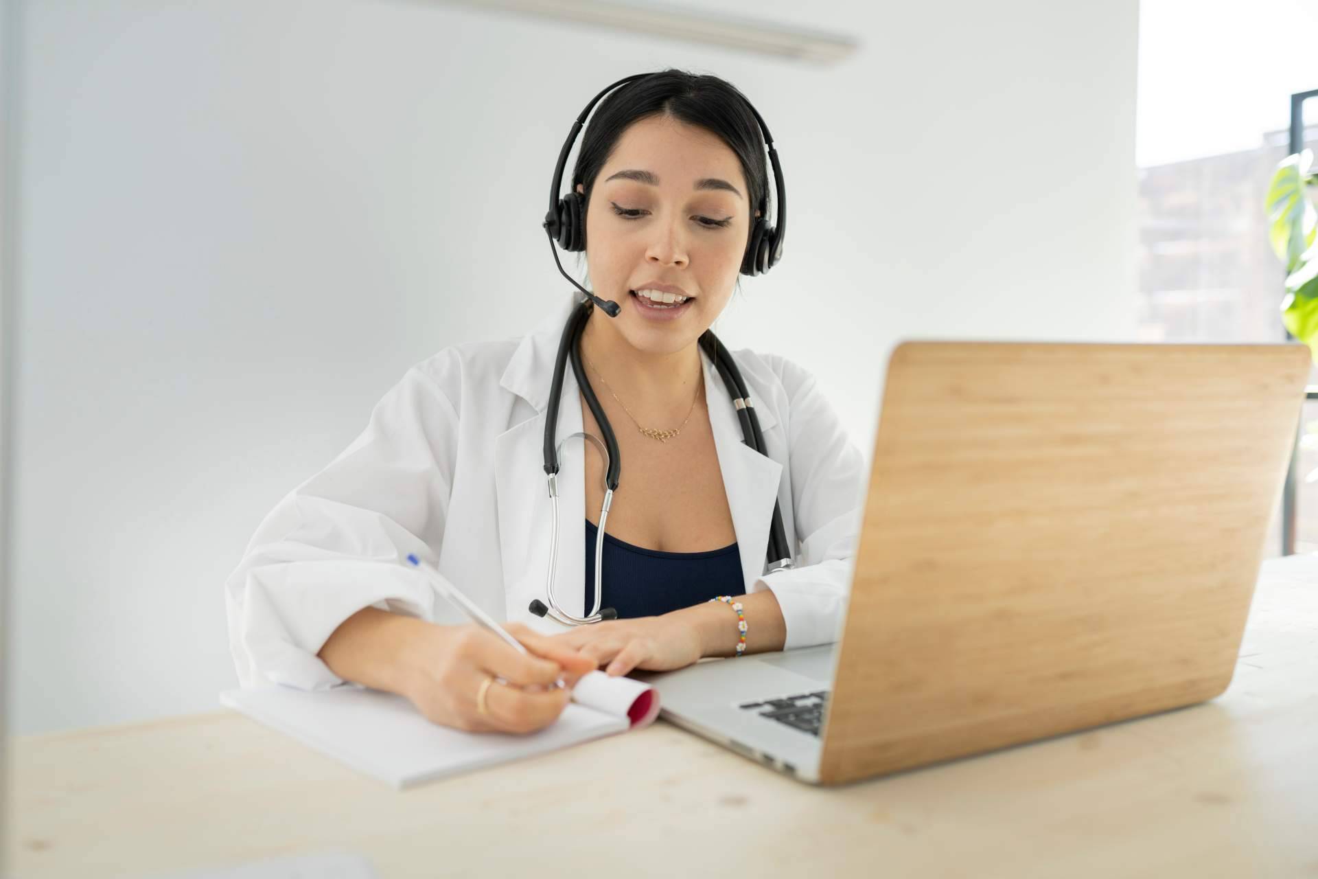 Neki ofrece soluciones de teleasistencia y seguimiento para empresas que cuidan a personas mayores