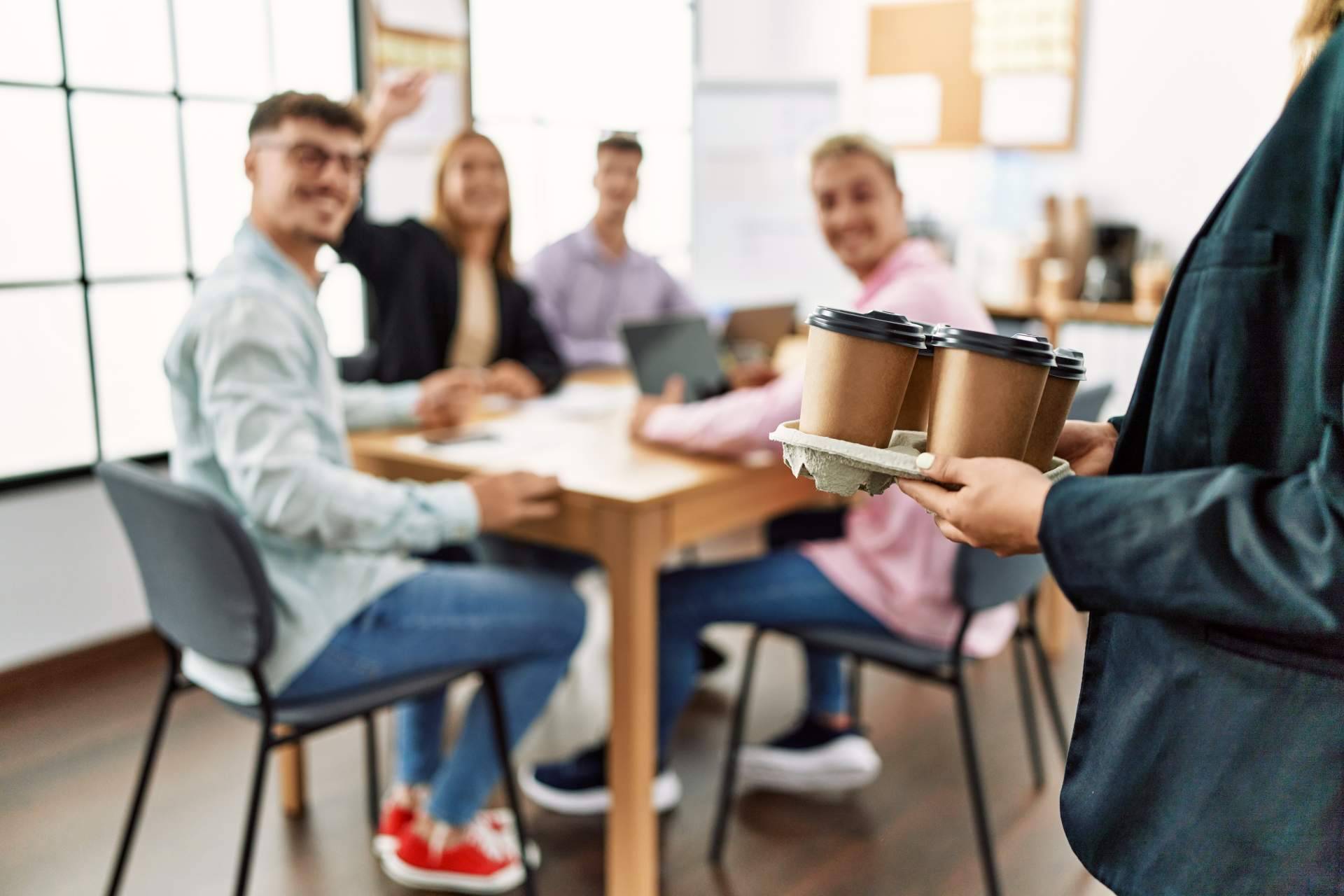 Disfrutar de un buen café en la oficina gracias al servicio de alquiler de cafeteras de última tecnología de Fresh OCS
