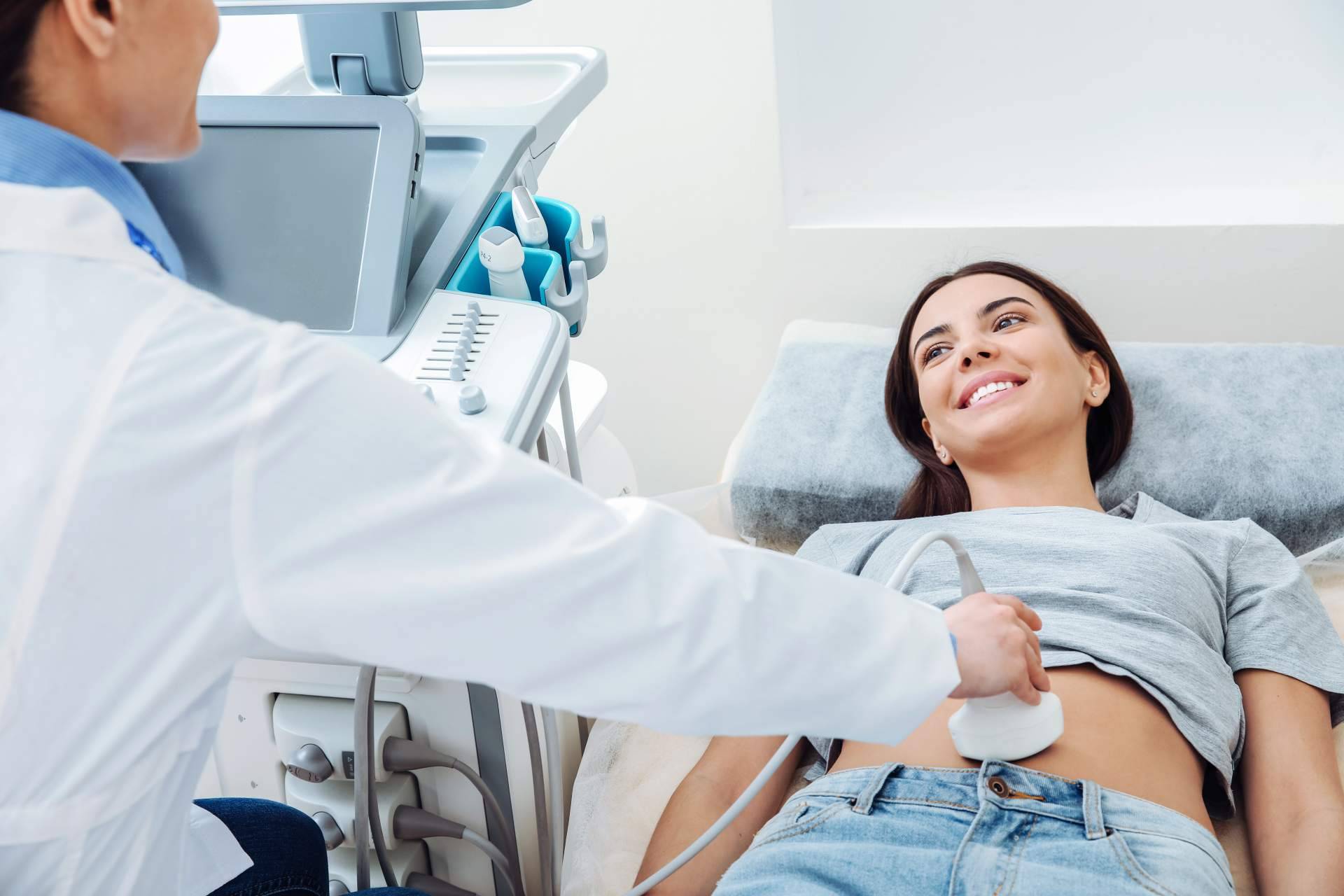 El Doctor Ramón Usandizaga sobre la importancia de contar con un ginecólogo en las distintas etapas de vida de una mujer
