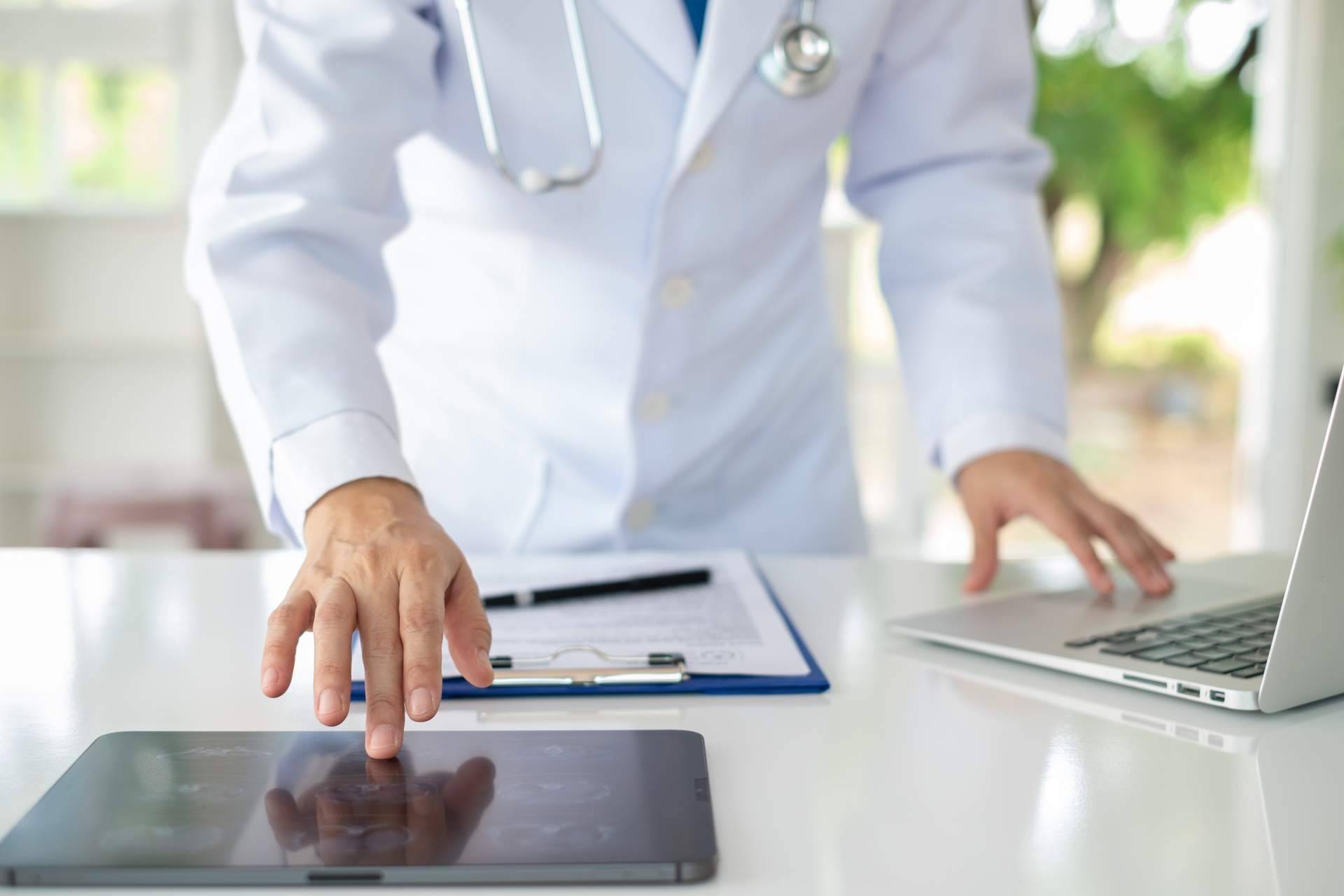 ¿Cómo las herramientas telemáticas mejoran la asistencia médica? CareMe at Home