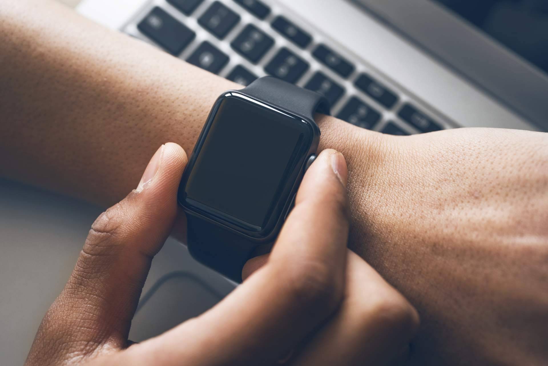 Ainos Publicidad permite a cualquier marca personalizar un smartwatch