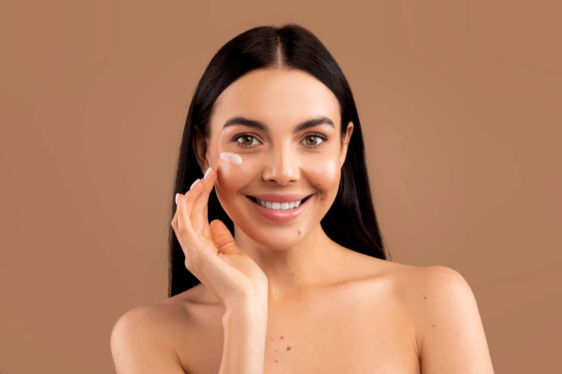 Llevar a cabo un tratamiento facial ideal con los productos de SamiPrimors