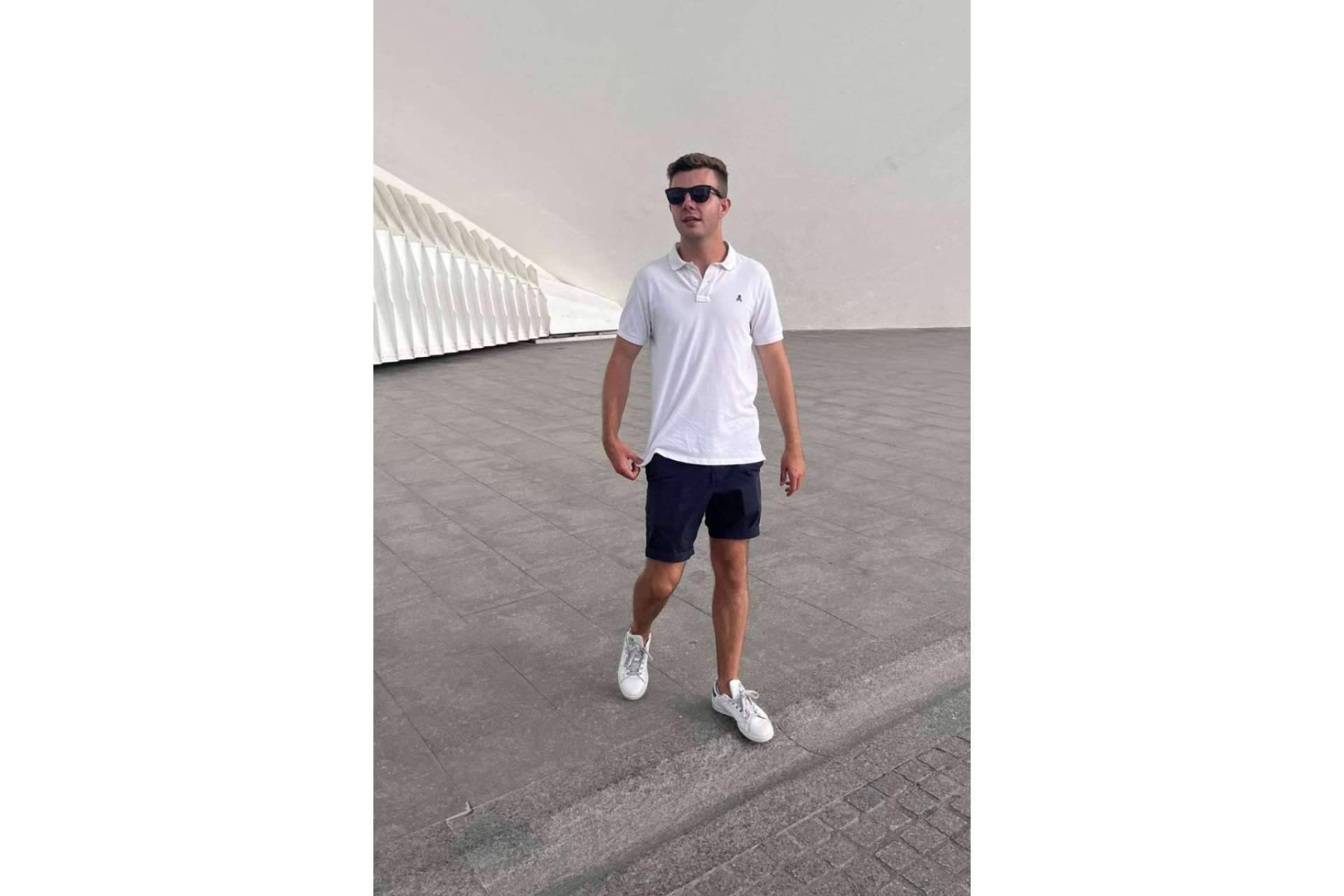 English Made Easy, la academia de inglés fundada por el joven empresario Oliver Gutridge, que ya cuenta con más de 100 K de seguidores en Instagram