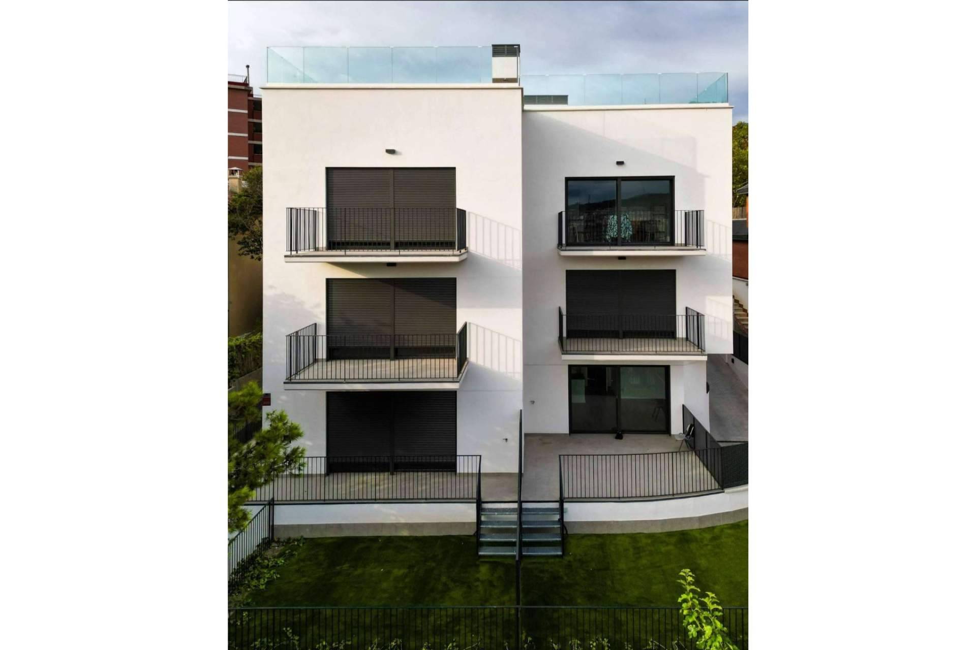 Un oasis en Barcelona, edificio innovador de viviendas en la Font d'en Fargues - Barcelona