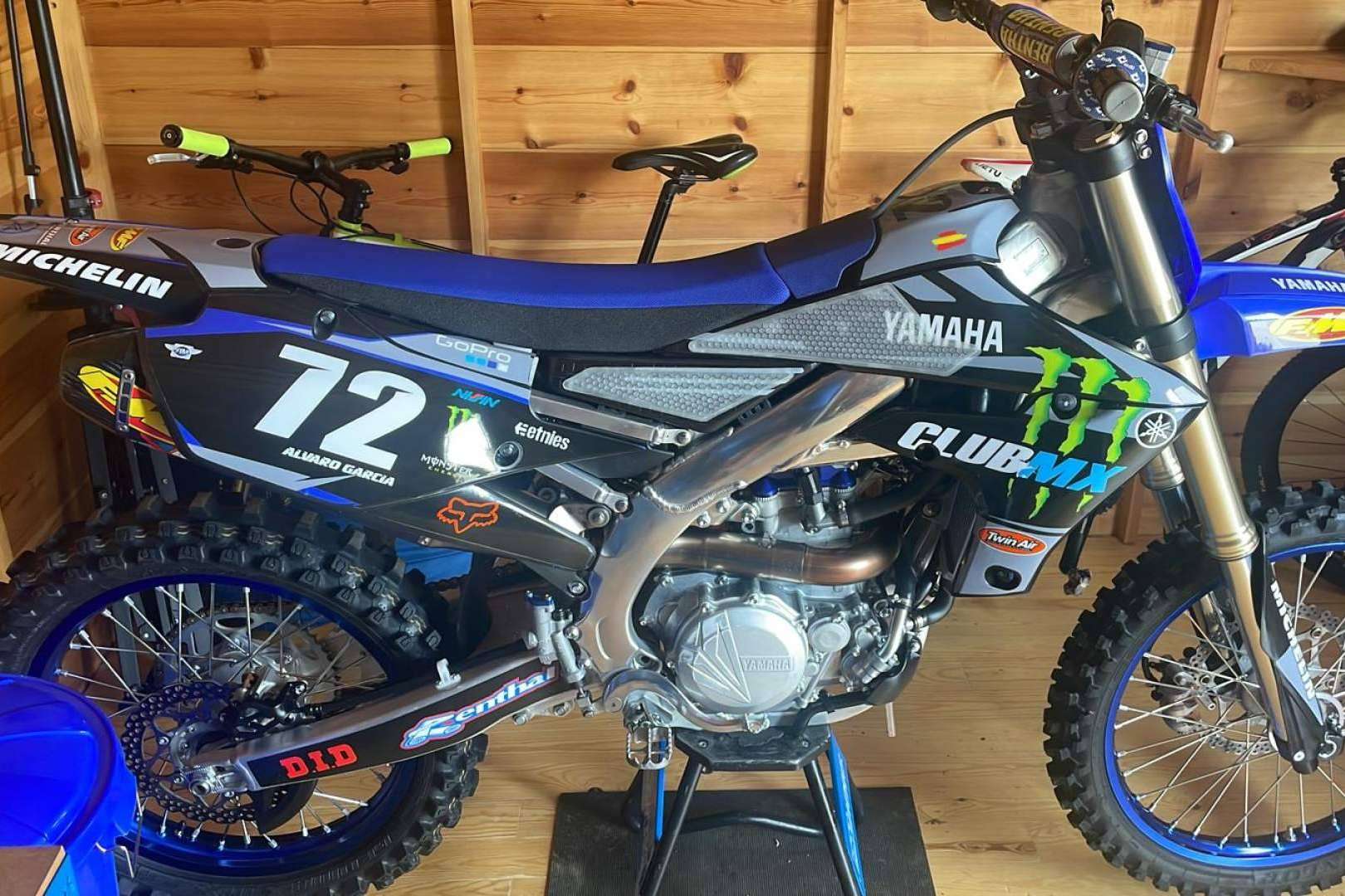 ¿Dónde conseguir adhesivos personalizados para motos de motocross? ADHESIVOSEMBARRADOS