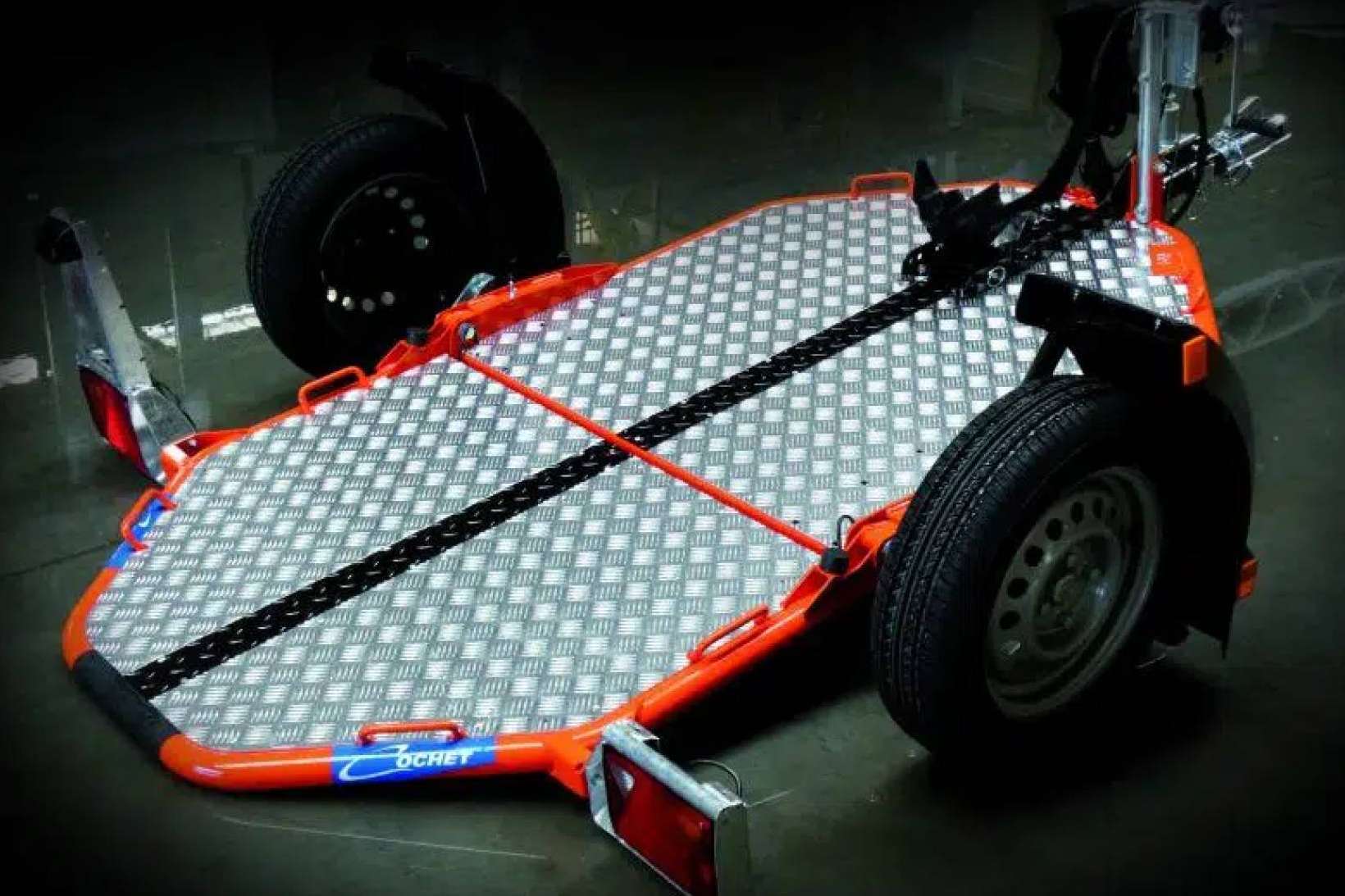 ¿Dónde conseguir un remolque de moto abatible y plegable? Buscoremolque