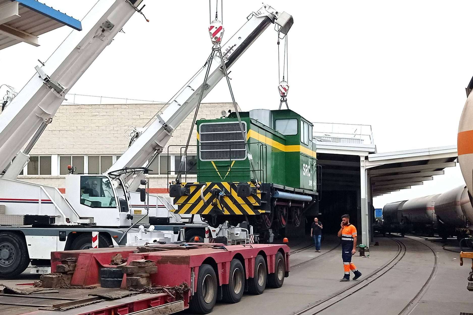 Puesta a punto de la histórica locomotora Ex RENFE 10463
