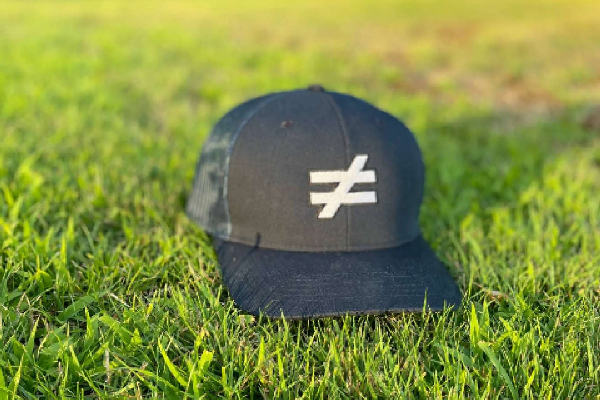 Distintos modelos de gorras de golf en el catálogo de NGB Sports