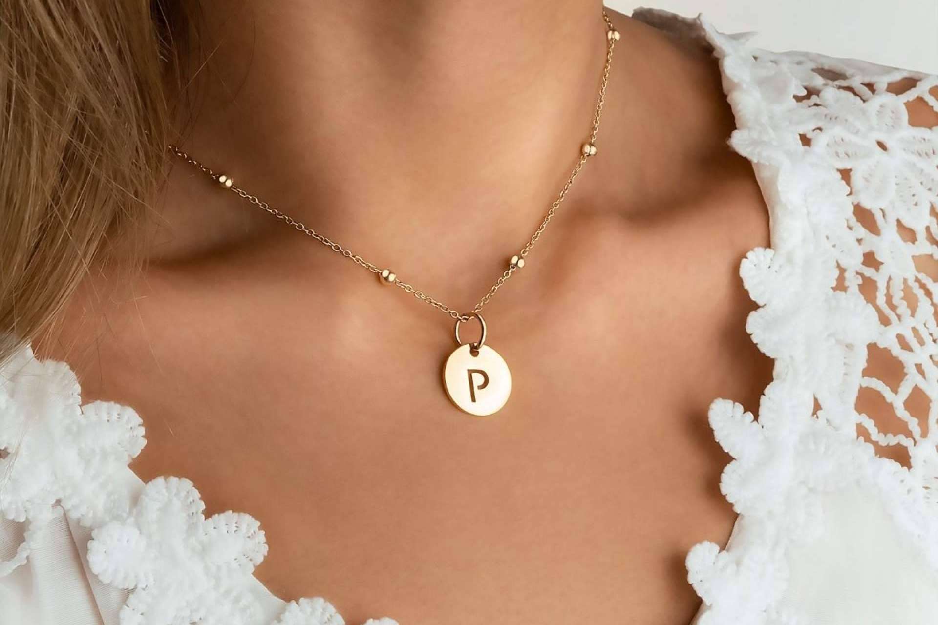 La joyería online Le Petite Marie pone a disposición una gran variedad de diseños en colgantes con iniciales