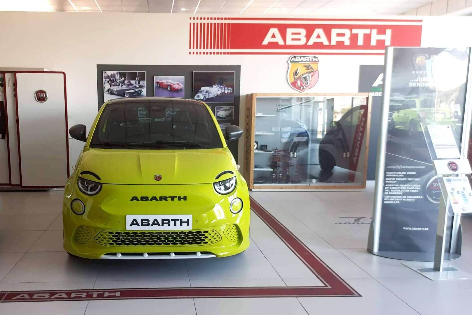 Para impulsar la electrificación, Abarth lanza el Abarth 500e y Ascauto lo ofrece en Madrid