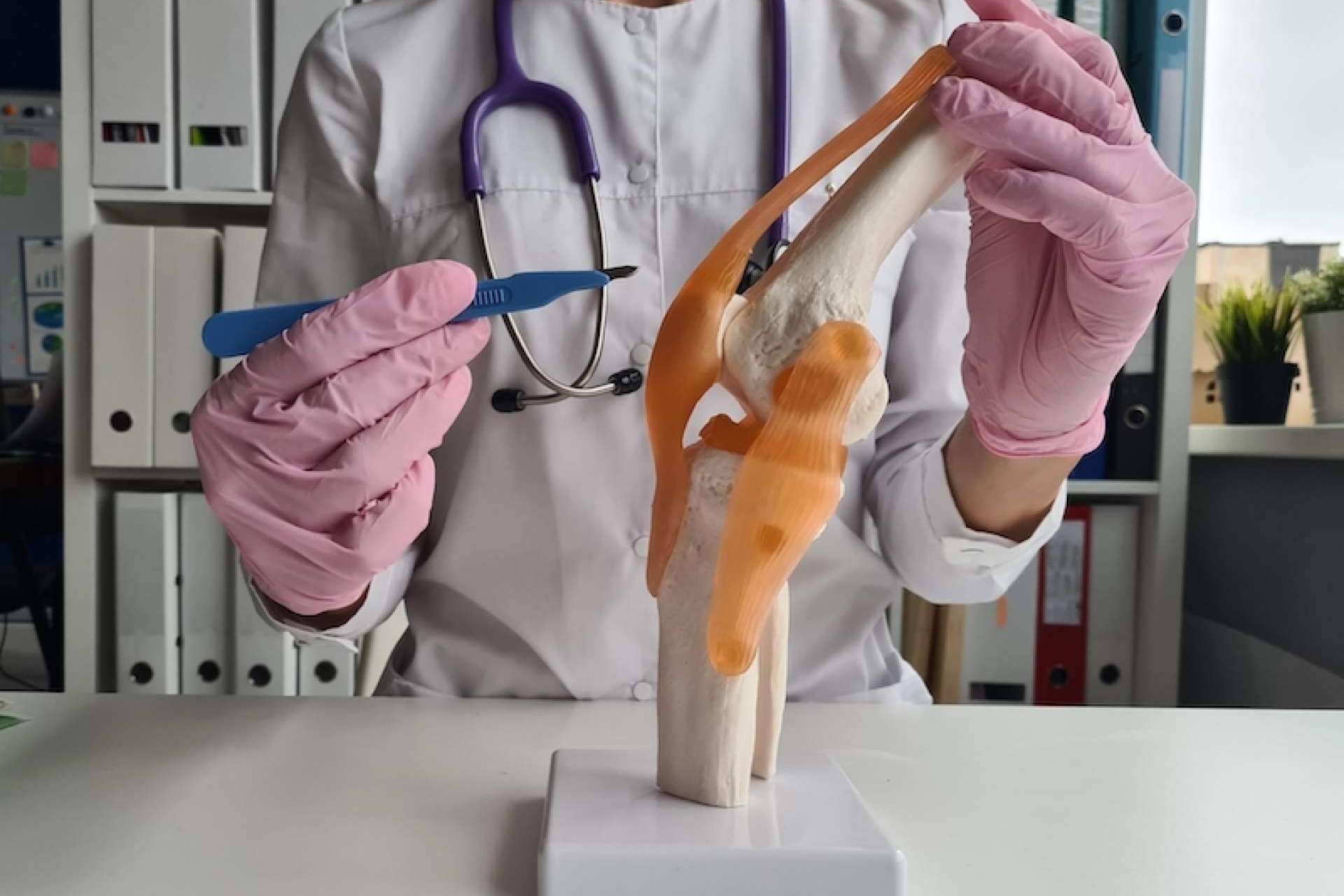 Parar de hacer deporte no es la solución, la sutura meniscal sí, con el especialista en traumatología Dr. Miguel Romero