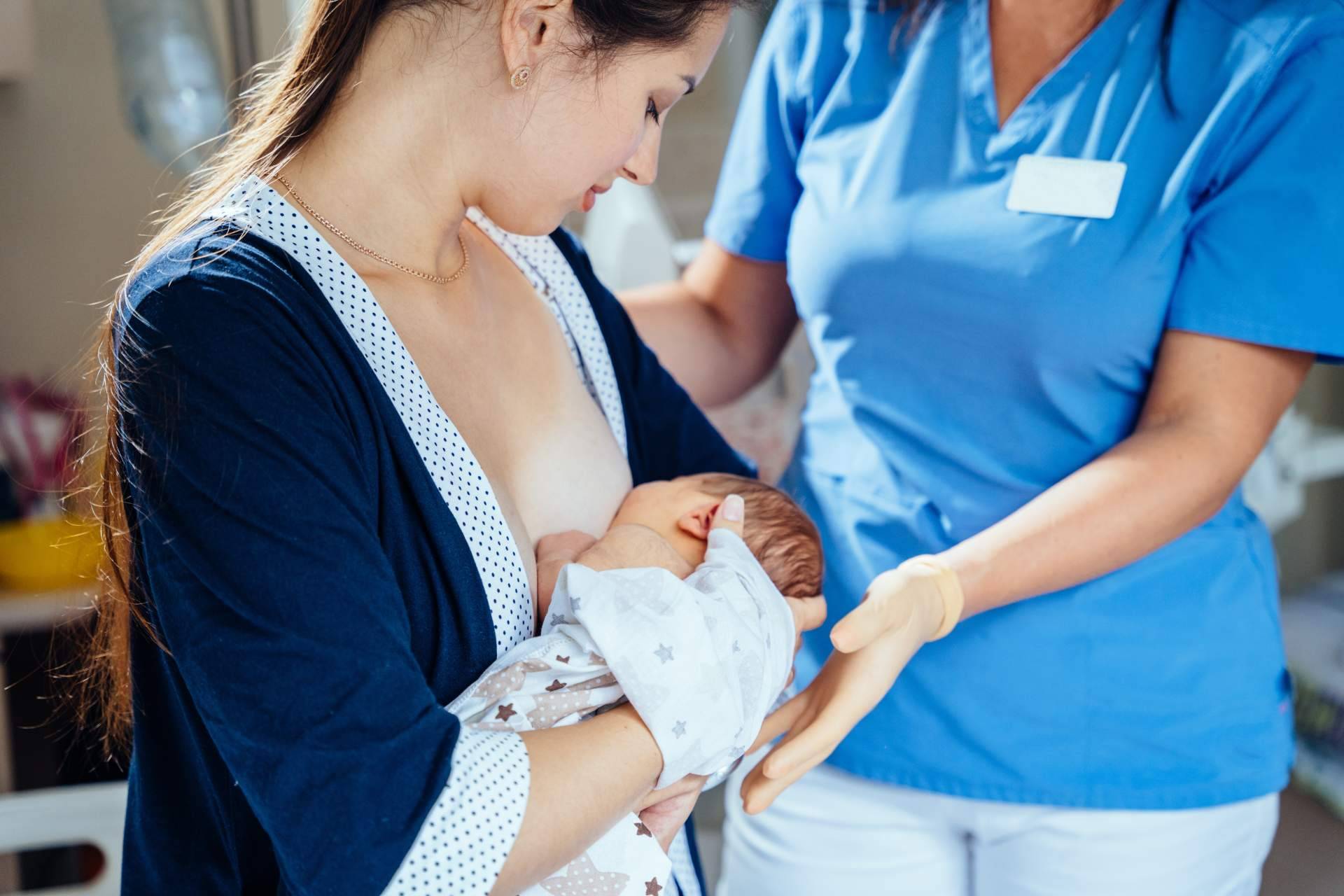 Los principales errores de las madres al dar el pecho