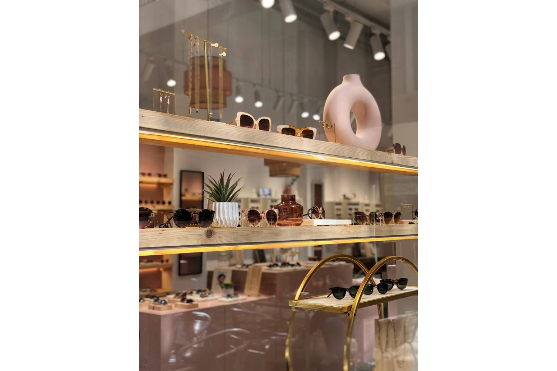Las gafas de sol rosas de moda para este verano, de la mano de Charly Therapy