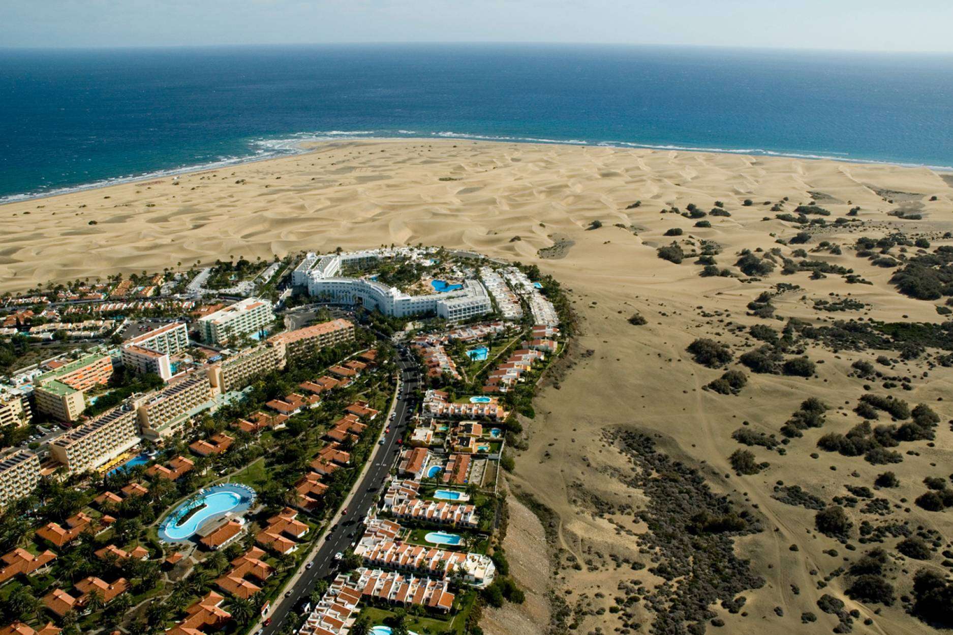 Los municipios de la AMT Sol y Playa multiplican por seis la cantidad de residentes durante el verano de 2023