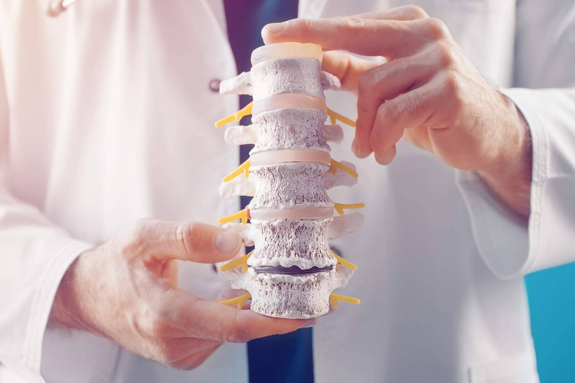 Detectando problemas en la columna; ¿cuándo es hora de acudir al especialista?