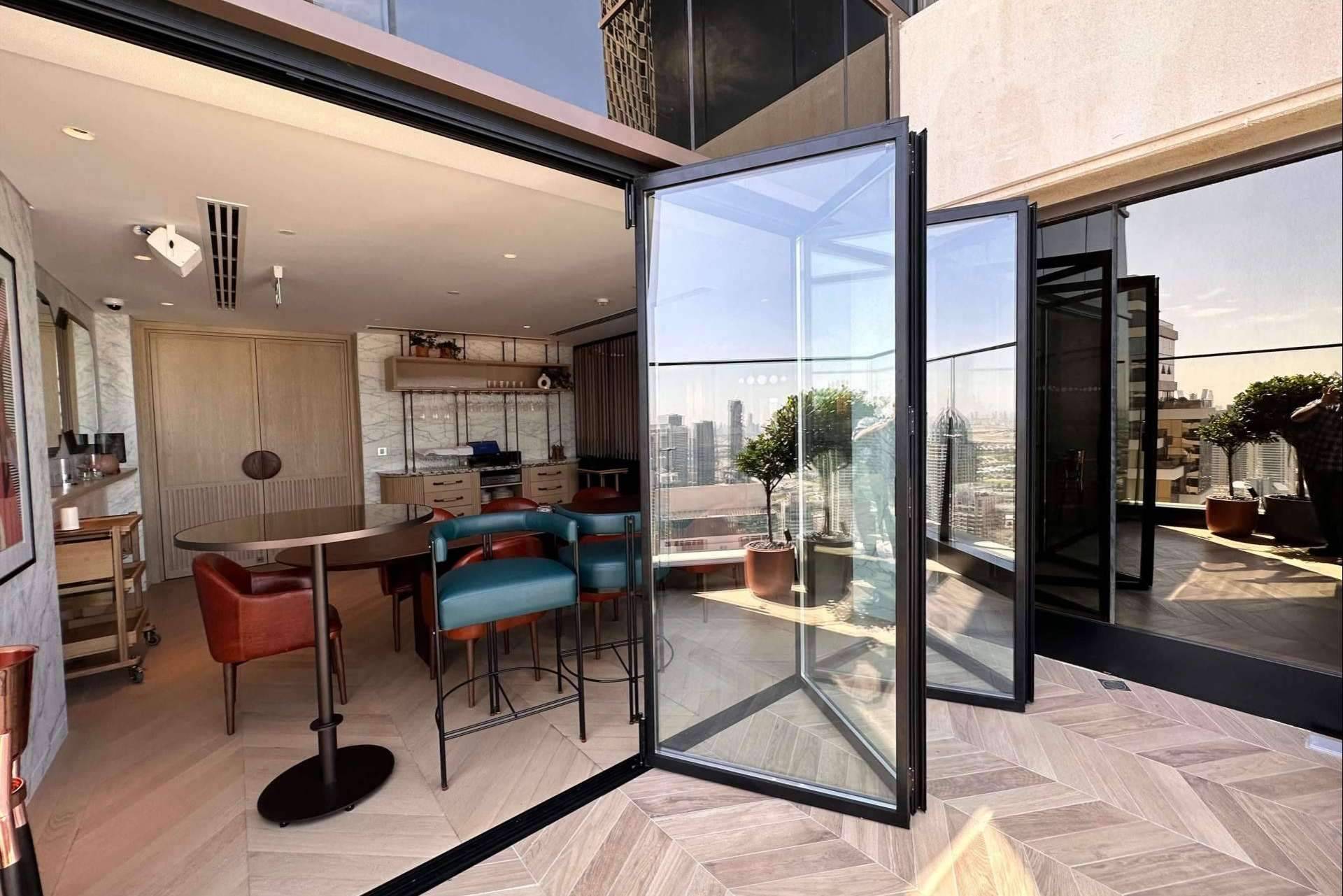 Motivos por los que apostar por las puertas plegables de exterior de Airclos