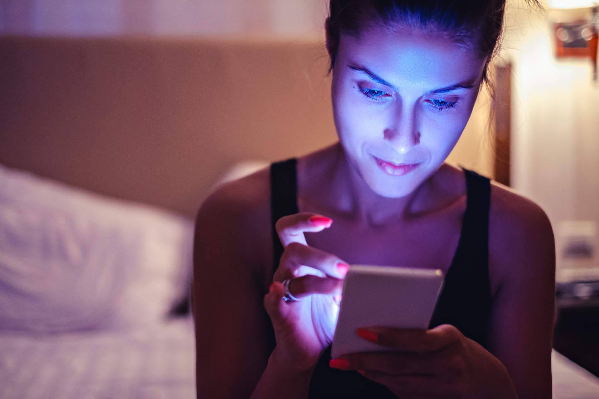 El fotoenvejecimiento cutáneo y la luz azul emitida por las pantallas digitales