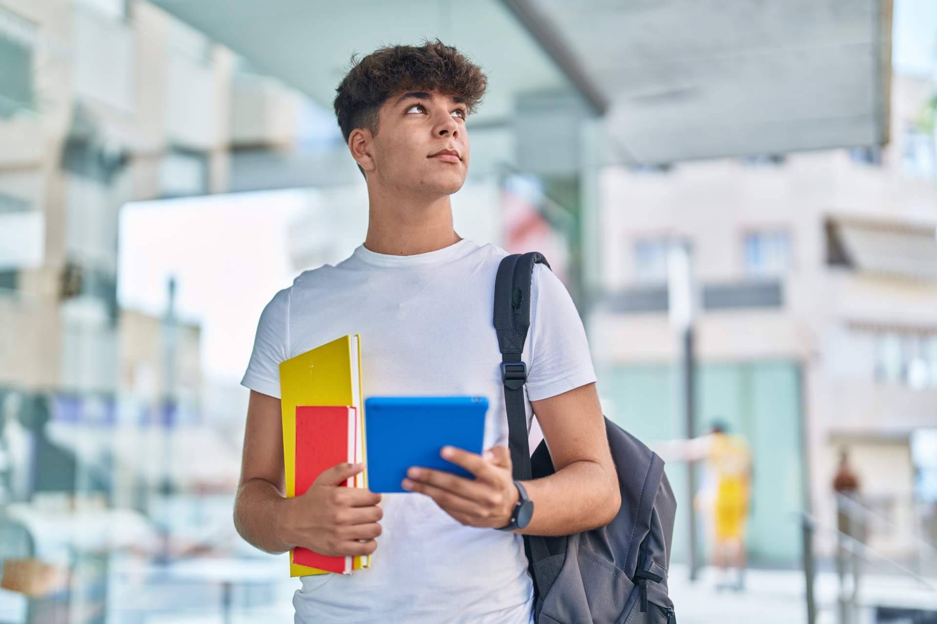 Becadvisor crea puentes entre estudiantes y empresas mediante colaboraciones con escuelas y universidades españolas
