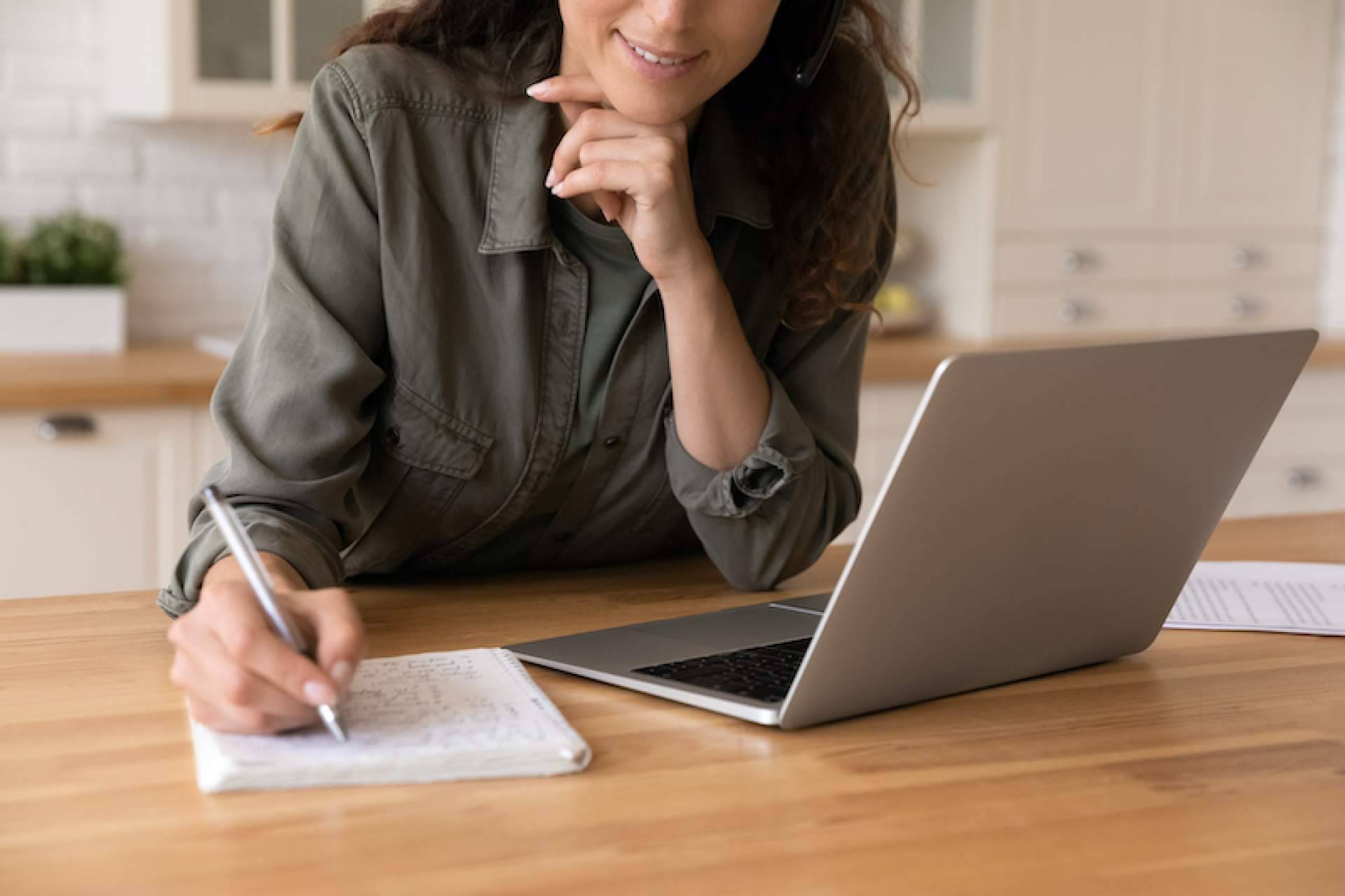 Desafíos y oportunidades en el diseño curricular de maestrías online para el profesional moderno
